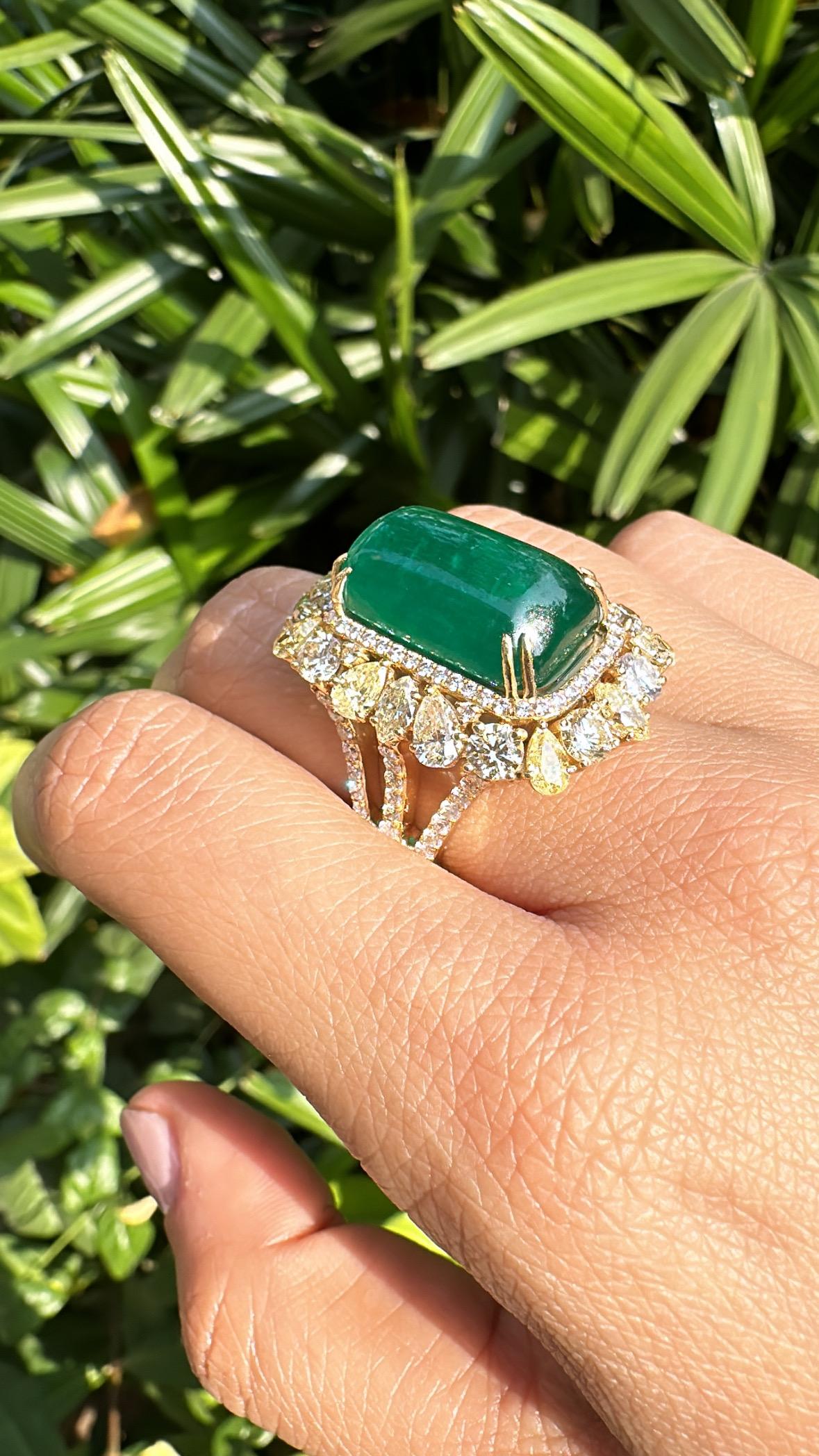 15.56 carats, natural Zambian Emerald Cabochon & Yellow Diamonds Cocktail Ring For Sale 7