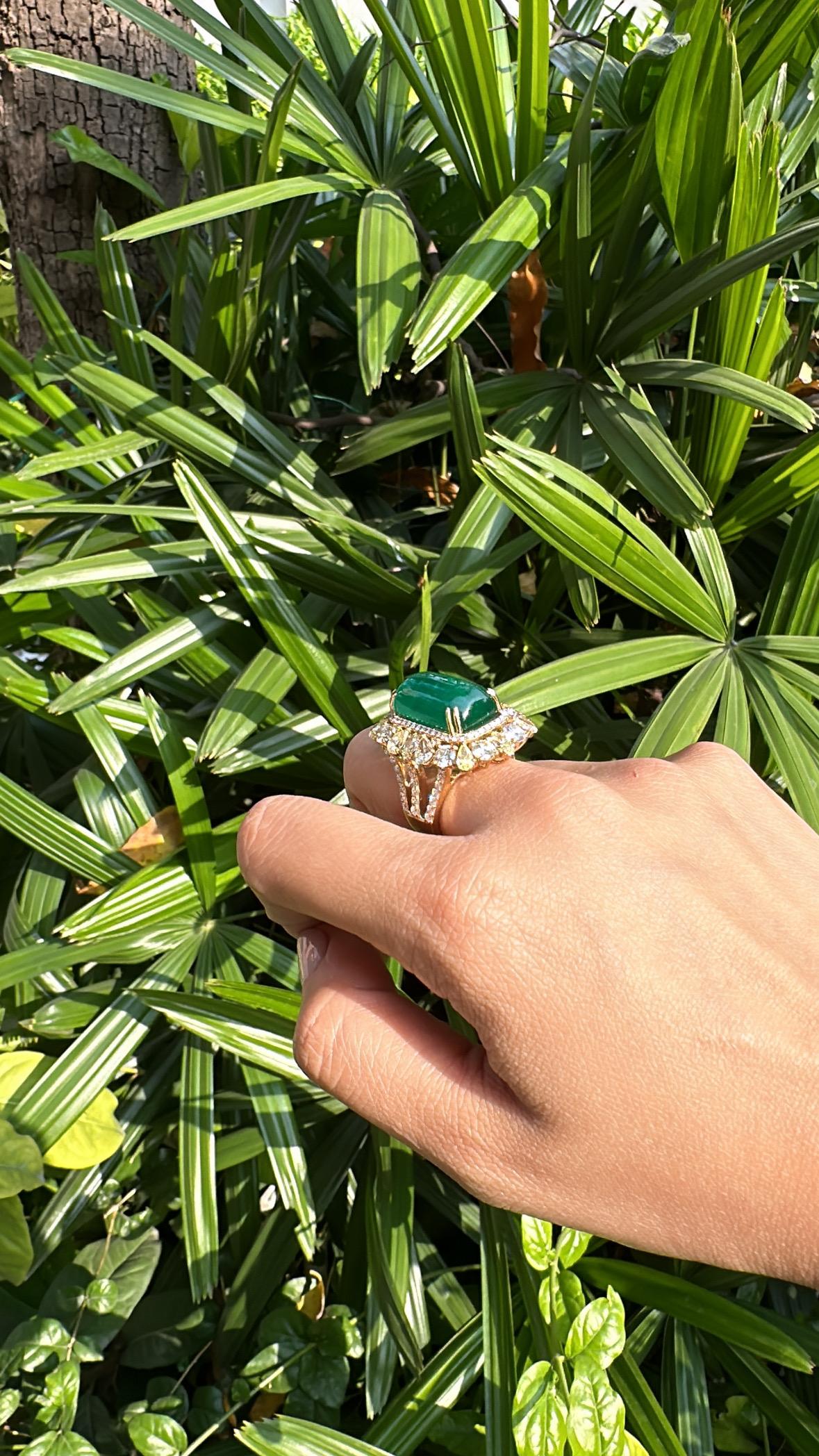 15.56 carats, natural Zambian Emerald Cabochon & Yellow Diamonds Cocktail Ring For Sale 4