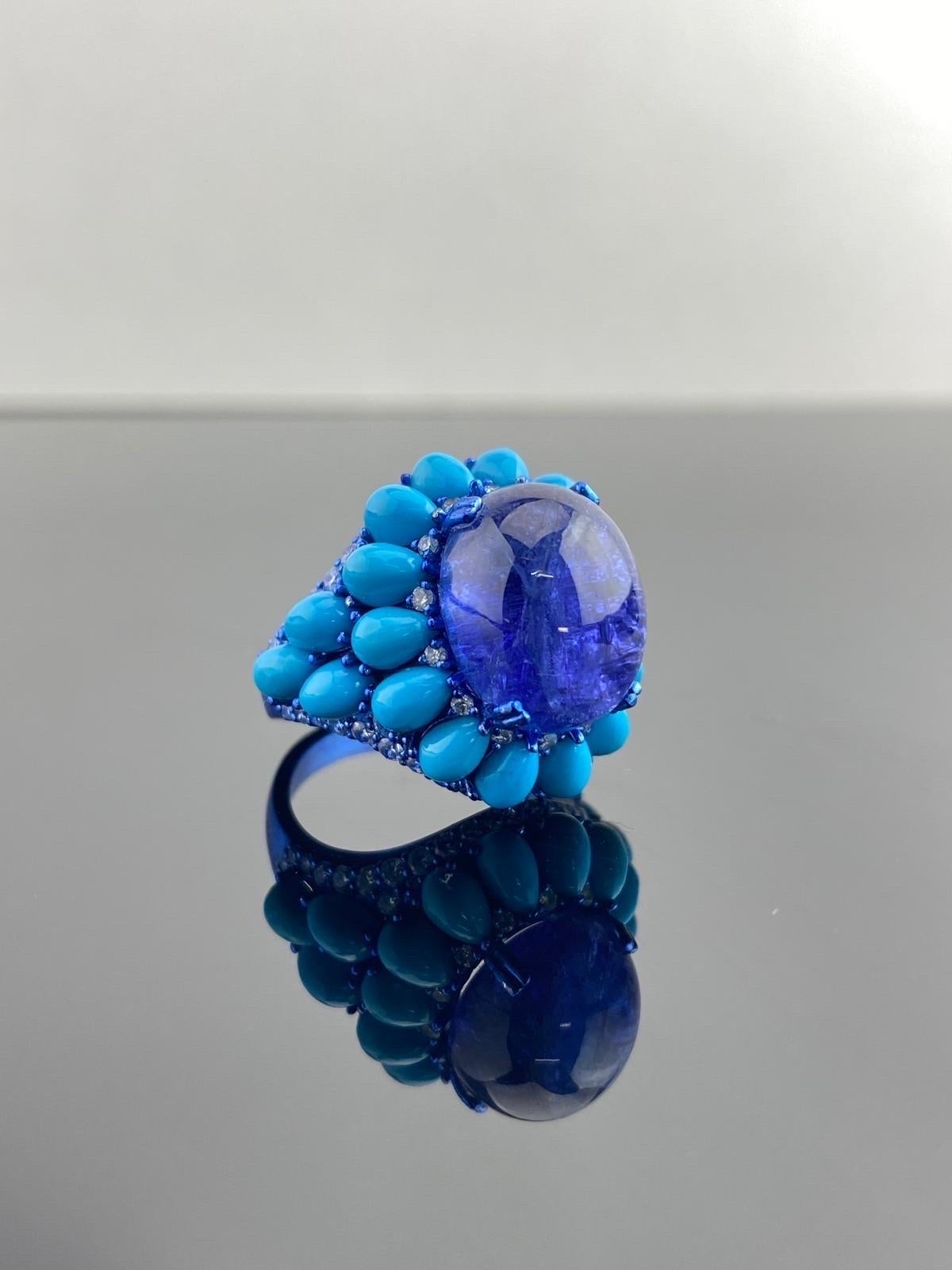 15,59 Karat Tansanit Cabochon, Türkis und Diamanten Cocktail-Ring im Zustand „Neu“ im Angebot in Bangkok, Thailand