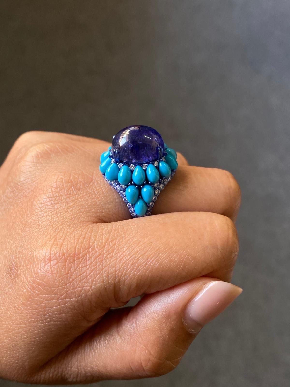 15,59 Karat Tansanit Cabochon, Türkis und Diamanten Cocktail-Ring im Angebot 2