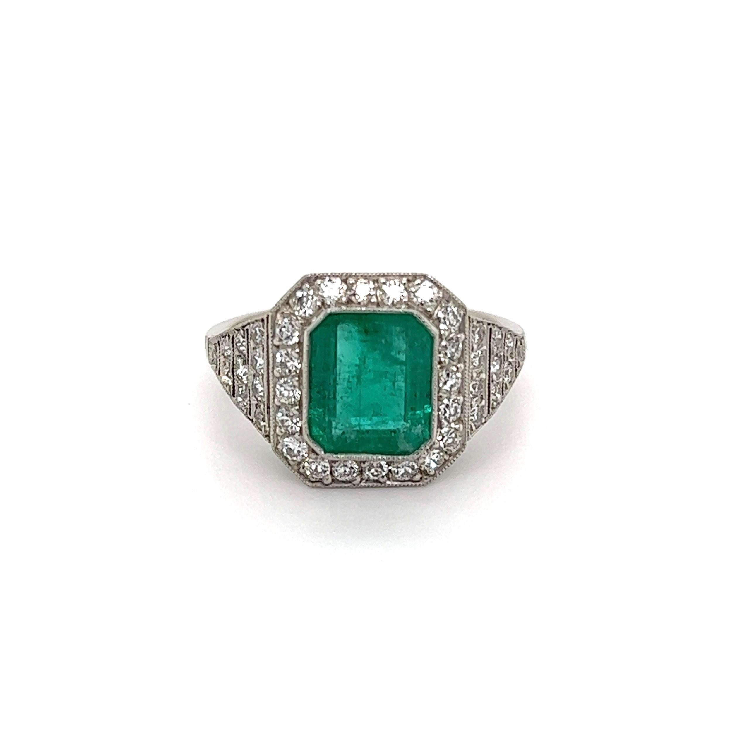 Mixed Cut 1.55 Carat Emerald and Diamond Platinum Cocktail Ring Fine Estate Jewelry For Sale