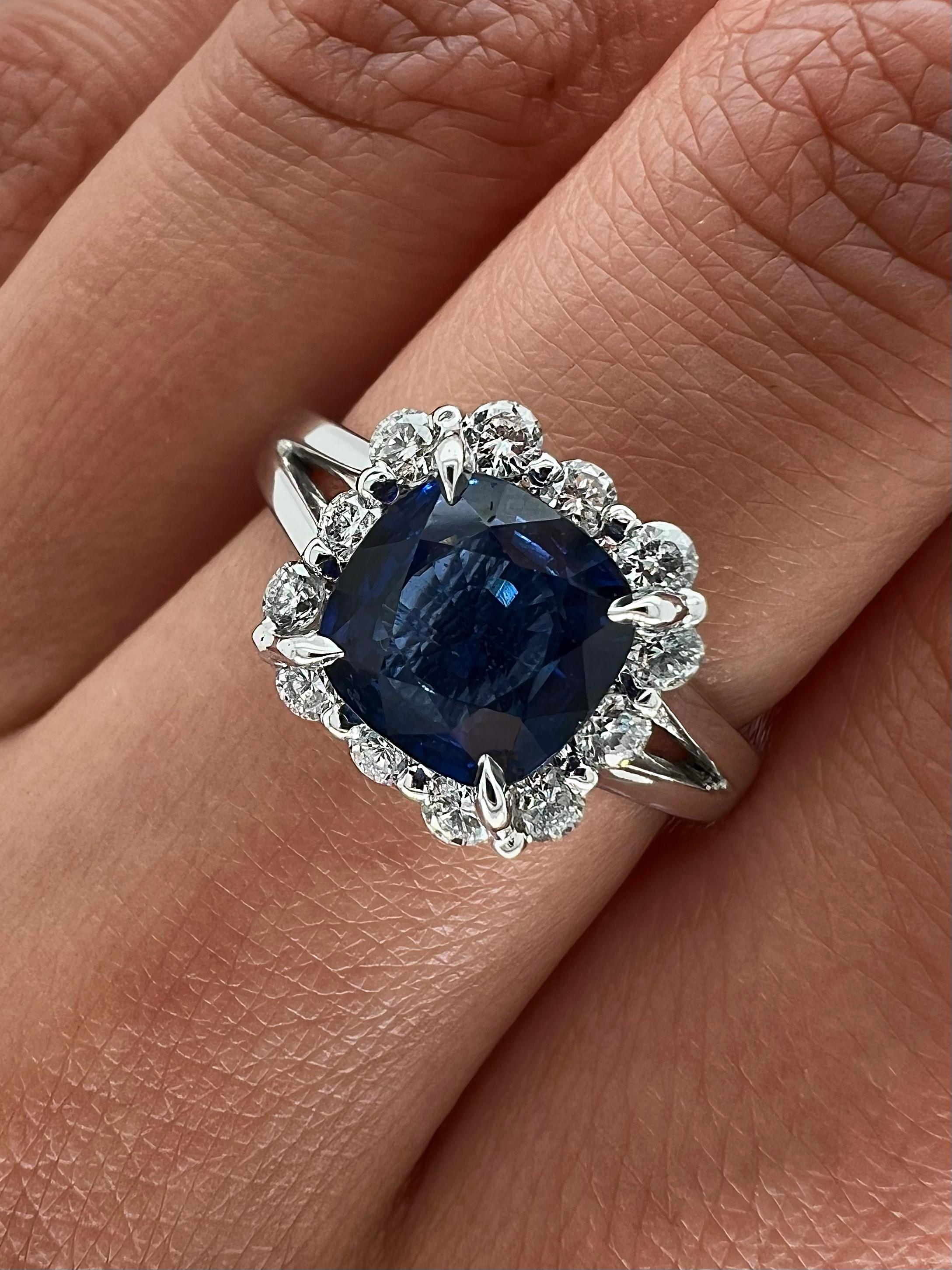 2.02 Total Carat Sapphire Diamond Engagement Ring In New Condition For Sale In New York, NY