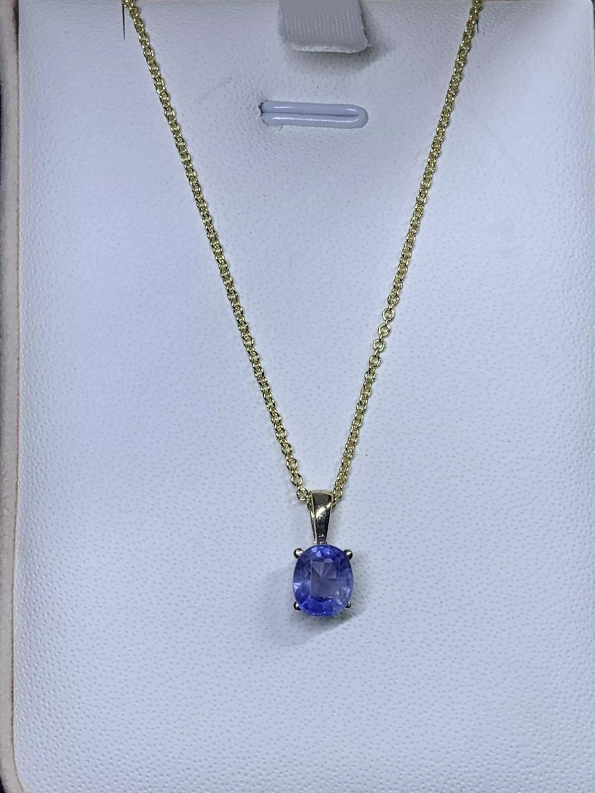 1.55ct Blue sapphire solitaire pendant necklace in 18k yellow gold.
Blue natural sapphire untreated oval shaped 1.55ct total weight
Solitaire sapphire pendant with natural gemstone set in 18k yellow gold.
Hallmarked
Chain length 16 inches
Box and