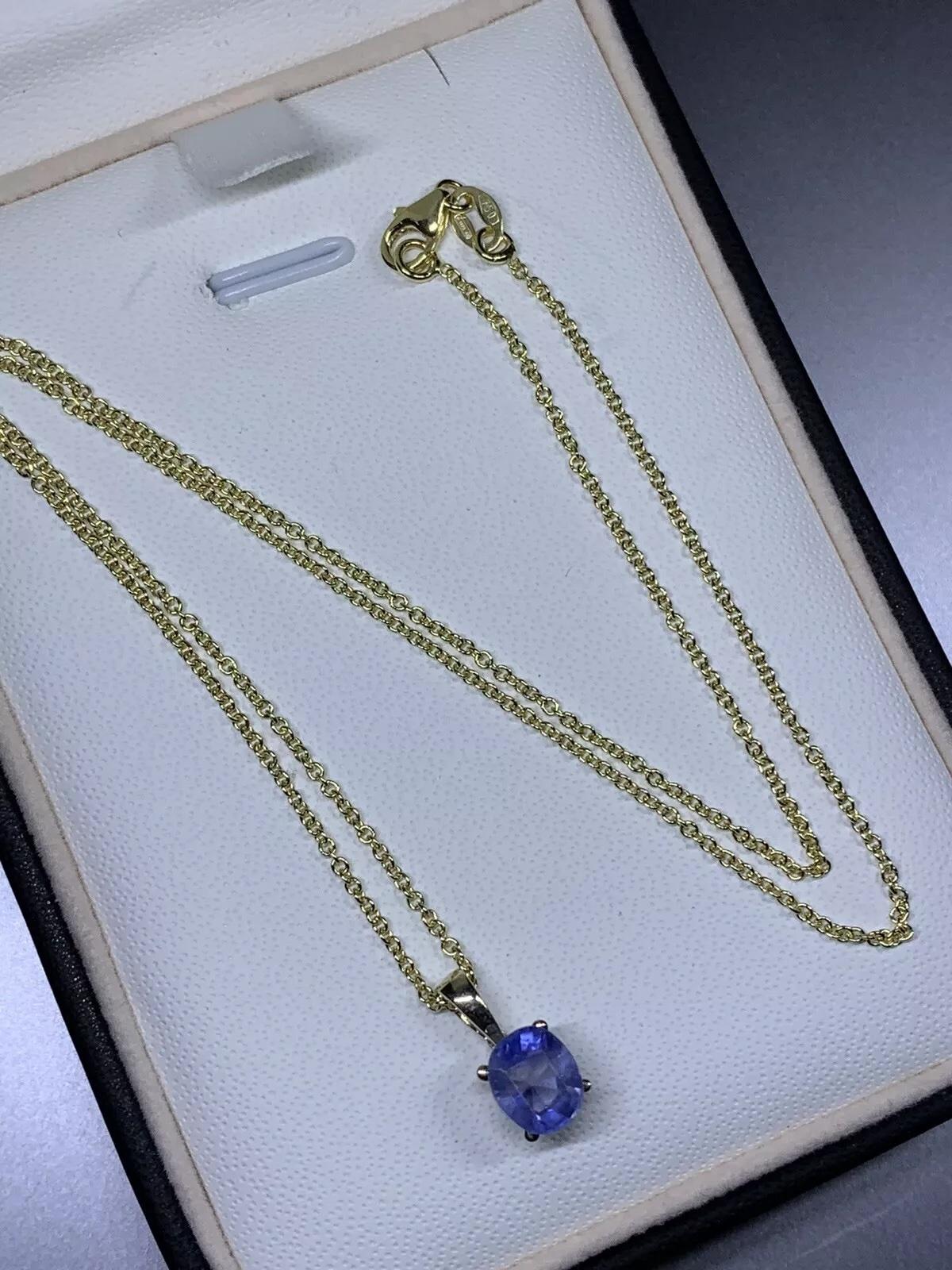Oval Cut 1.55ct Blue sapphire solitaire pendant necklace in 18k yellow gold. For Sale