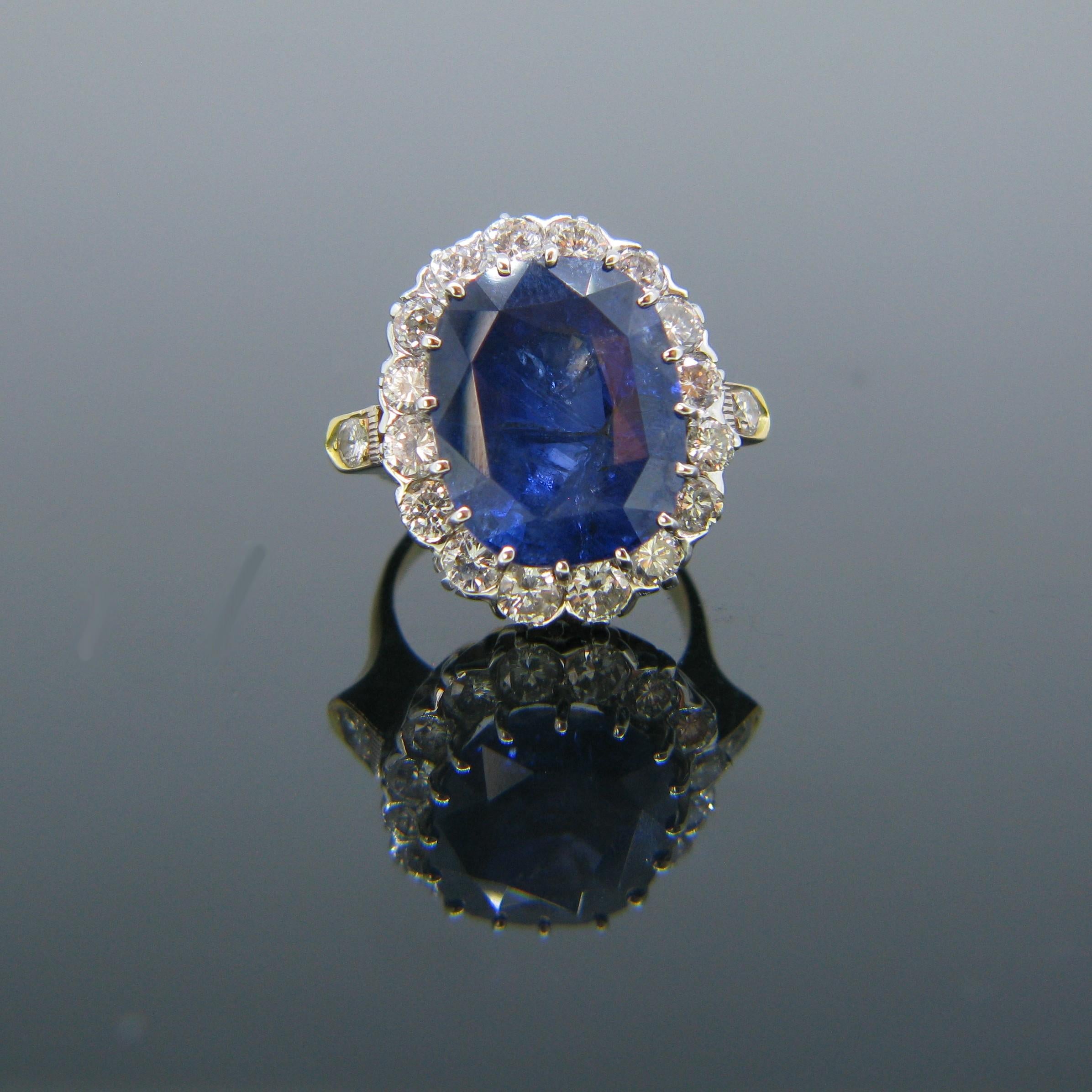 15.5 Carat Burma No Heat Sapphire Diamond Cluster Yellow and White Gold Ring In Good Condition In London, GB
