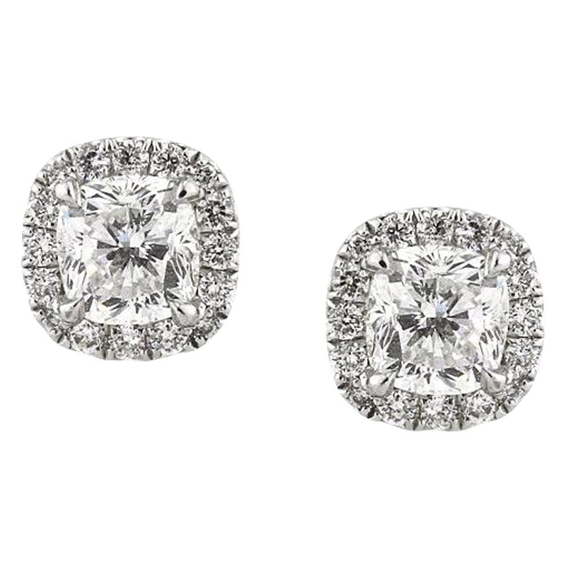 1.55ct Cushion Cut Diamond Halo Stud Earrings in Platinum im Angebot