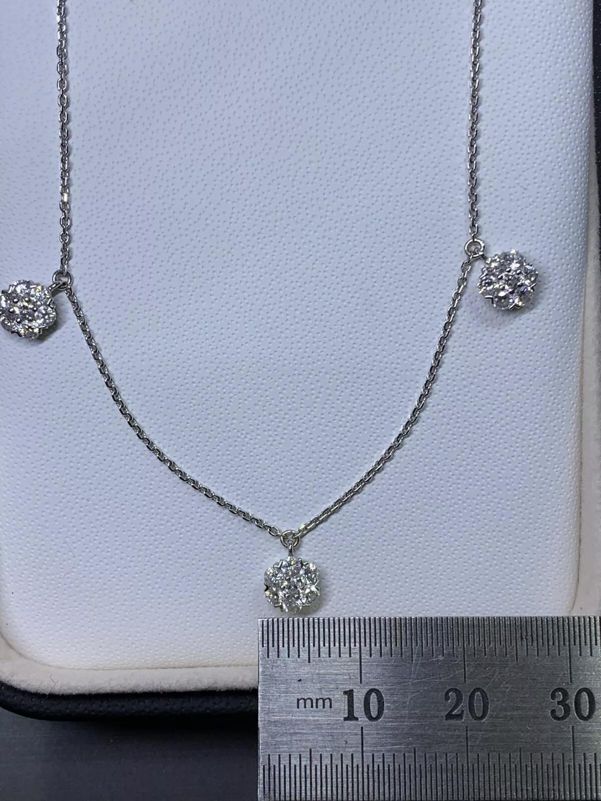 Collana con ciondolo a goccia con diamante da 1,55 carati in oro bianco 18 carati. In condizioni Nuovo in vendita a London, GB