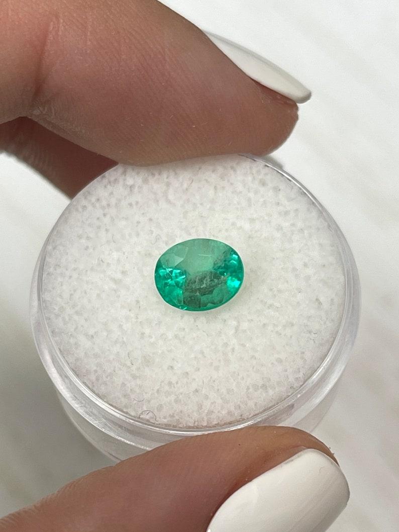 1.55ct Light Spring Green Natural Colombian Emerald - Oval Cut May Birthstone For Sale 1