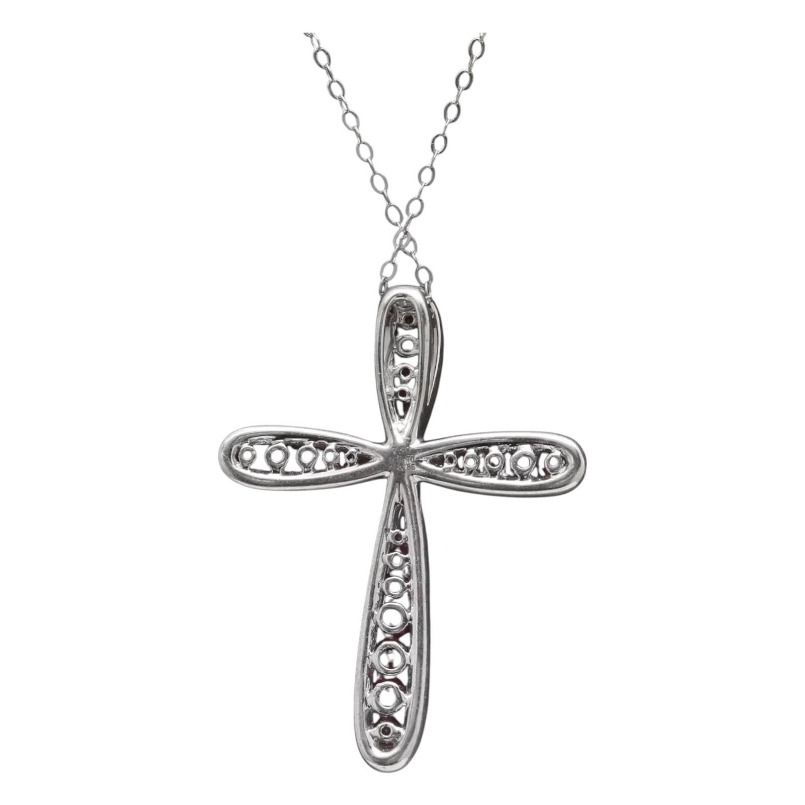1.55Ct Natural African Ruby and Diamond 18K Solid White Gold Cross Necklace

Amazing looking piece! 

Stamped: 750 (18K)


Suggested Replacement Value: $6,000.00 


Total Natural Ruby Weights:  0.85 Carats (High Quality)

Total Natural Round Diamond