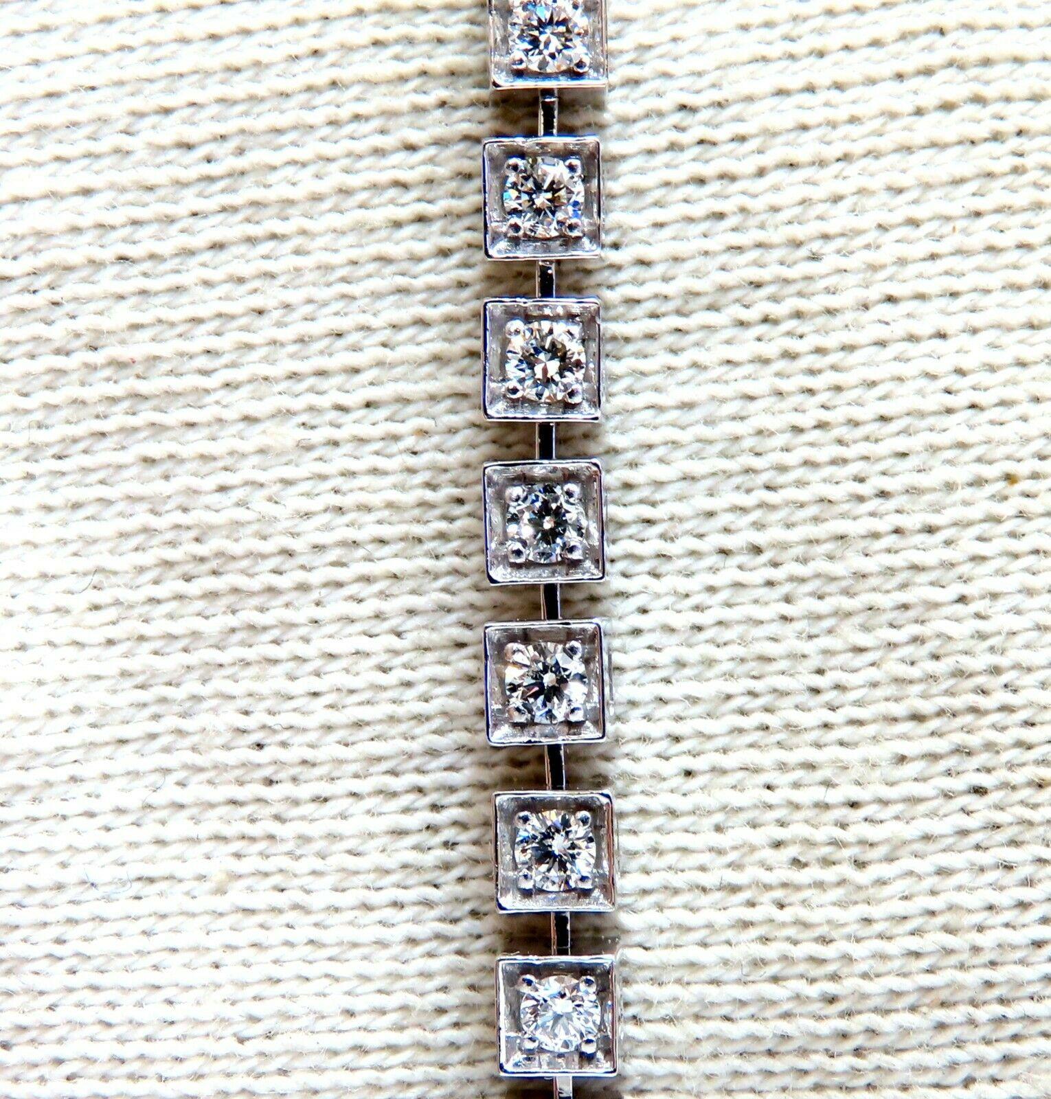 Klassisches Tennis / Quadratisches Perlenset

1.55ct. Natürlich  armband mit Diamanten.

Runde, volle Schnitte 

Farbe G / Klarheit Vs2.

14kt. Weißgold 

10.5 Gramm.

Breite des Armbands: 3.2mm

7  zoll tragbare Länge

sicherheitsverschluss/