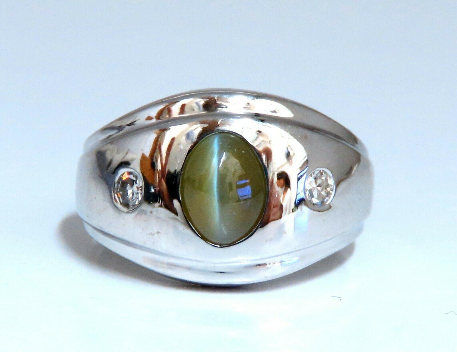 1.55ct. Natural Chrysoberyl Cats Eye ring.

 Cabochon cut, Clean Clarity

Brilliant sparkles from all angles

 Medium Green color

 sharp 