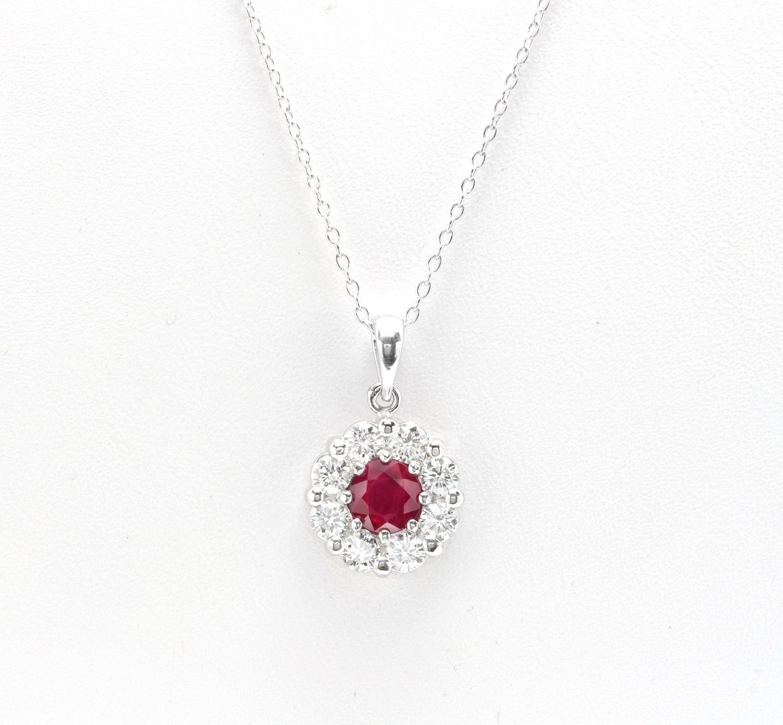 Collar colgante de oro blanco macizo de 14 quilates con 1,55 quilates de rubí rojo natural y diamantes

¡Una pieza de aspecto asombroso! 

Estampado: 14K

Valor de sustitución sugerido: 3,000.00 

El rubí natural de corte redondo pesa aprox. 0.70