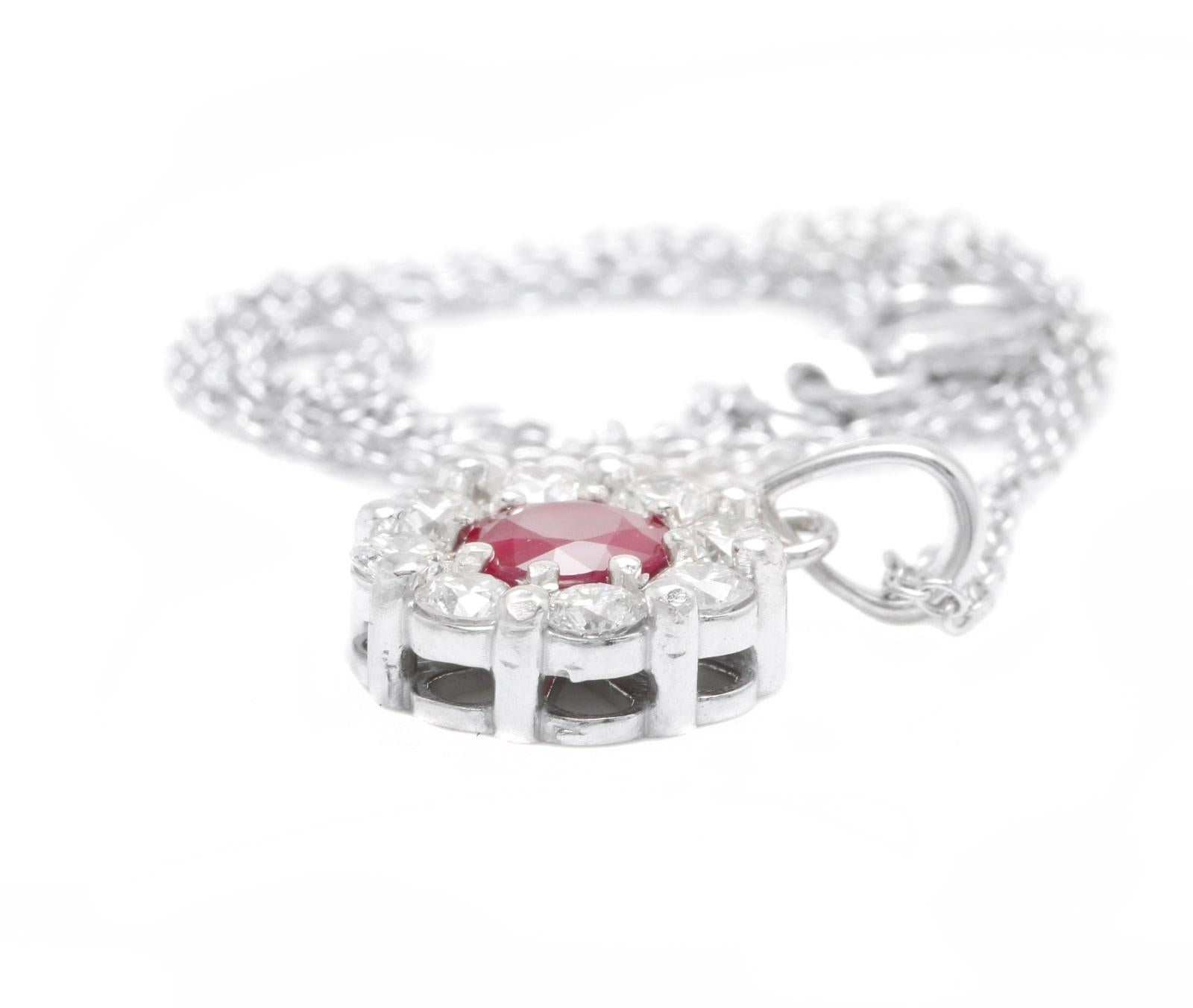 Collar colgante de oro blanco macizo de 14k con rubí natural y diamantes de 1,55 ct Corte redondo en venta