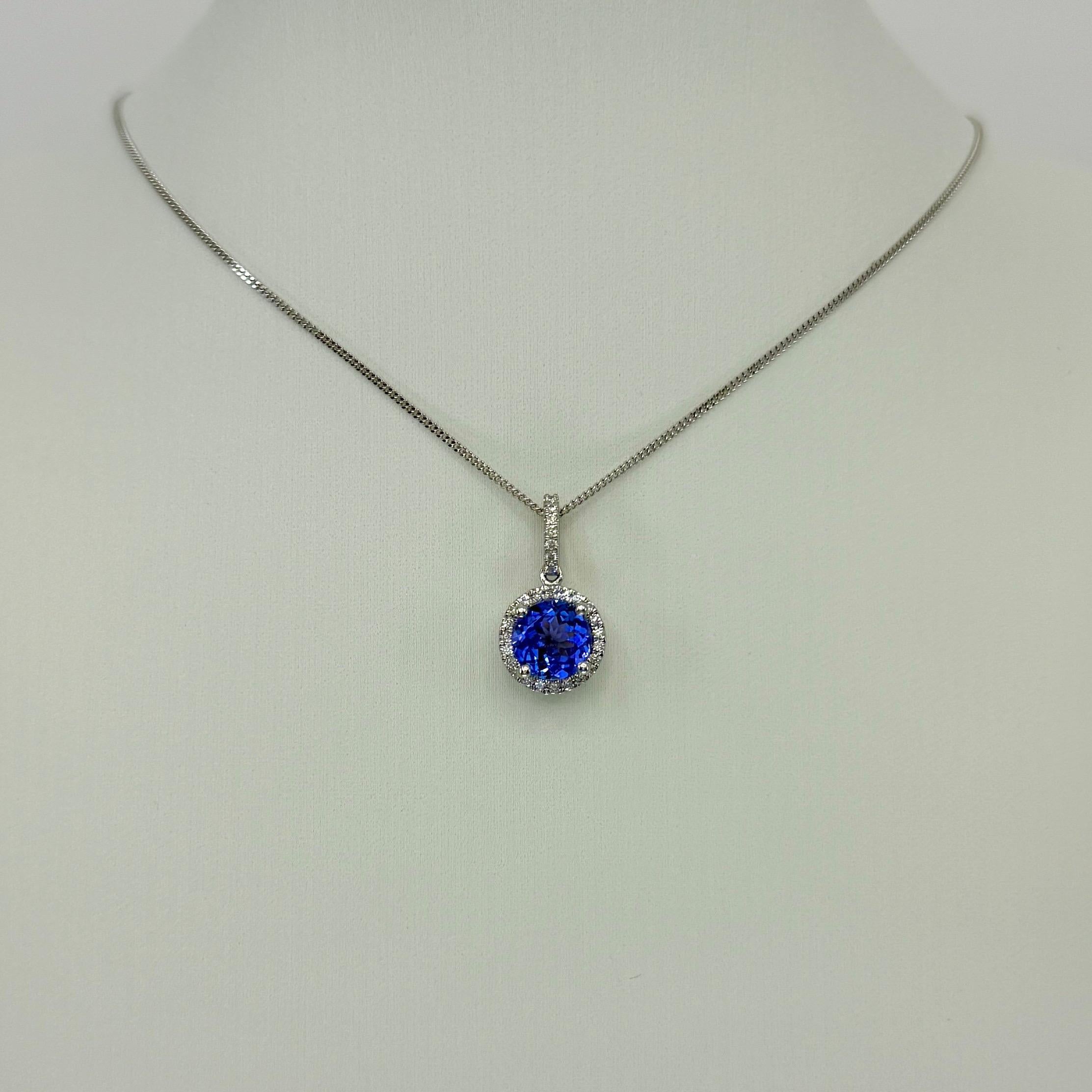 da uomo o donna Ciondolo aureolato in platino con tanzanite e diamanti, 1,55 carati di colore blu naturale e viola. in vendita