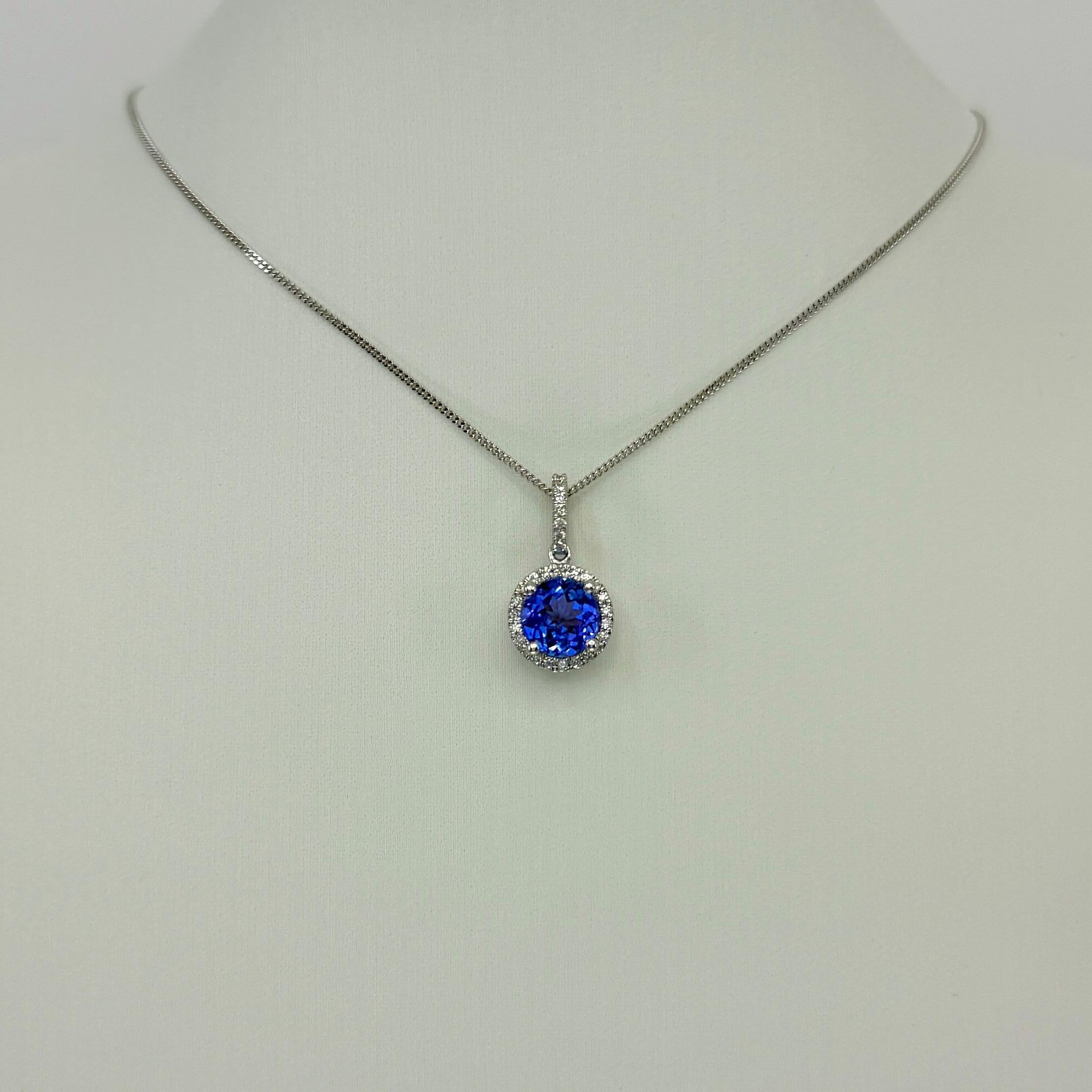 Ciondolo aureolato in platino con tanzanite e diamanti, 1,55 carati di colore blu naturale e viola. in vendita 2