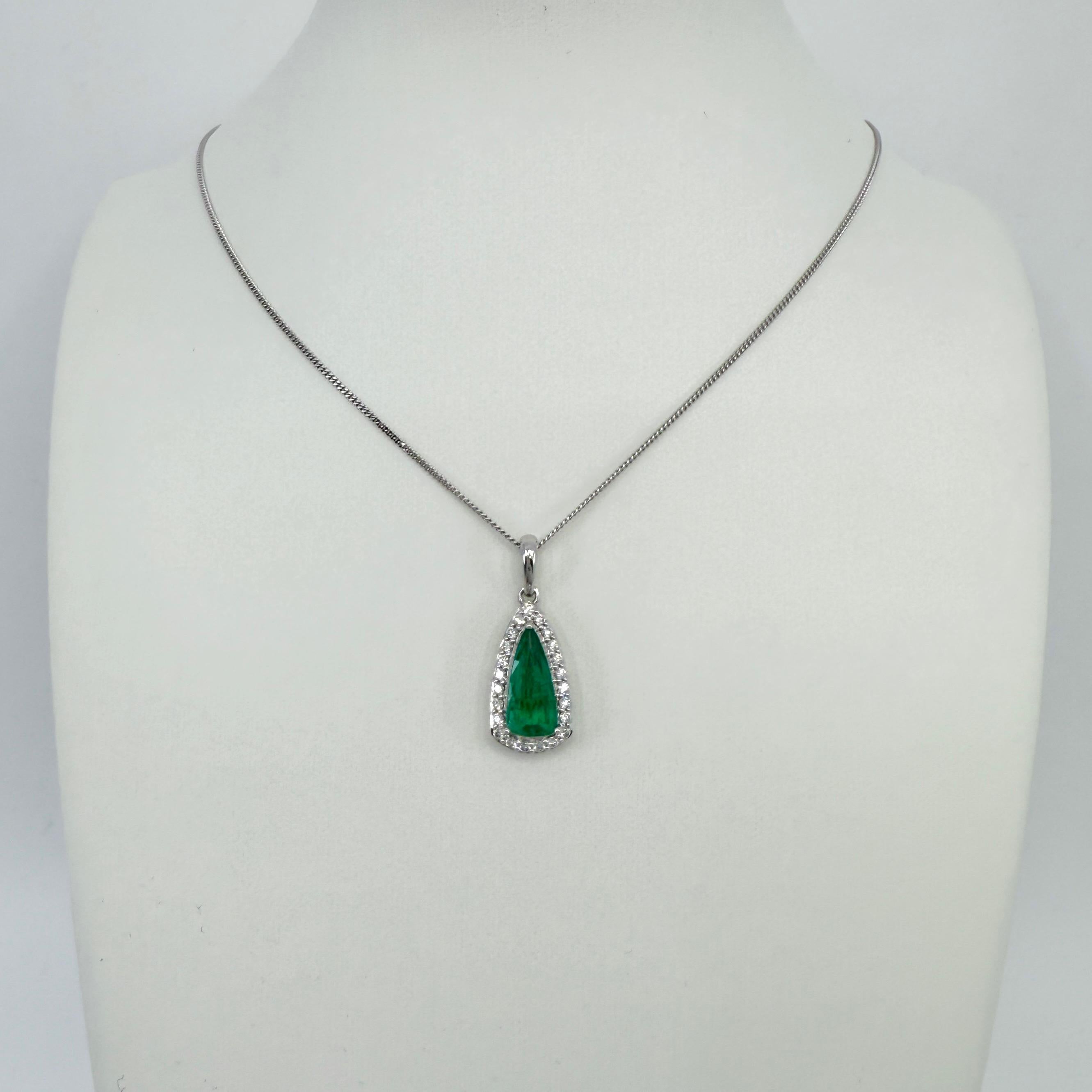 Women's or Men's 1.55ct Vivid Green Teardrop Emerald & Diamond 18k White Gold Pendant Necklace For Sale
