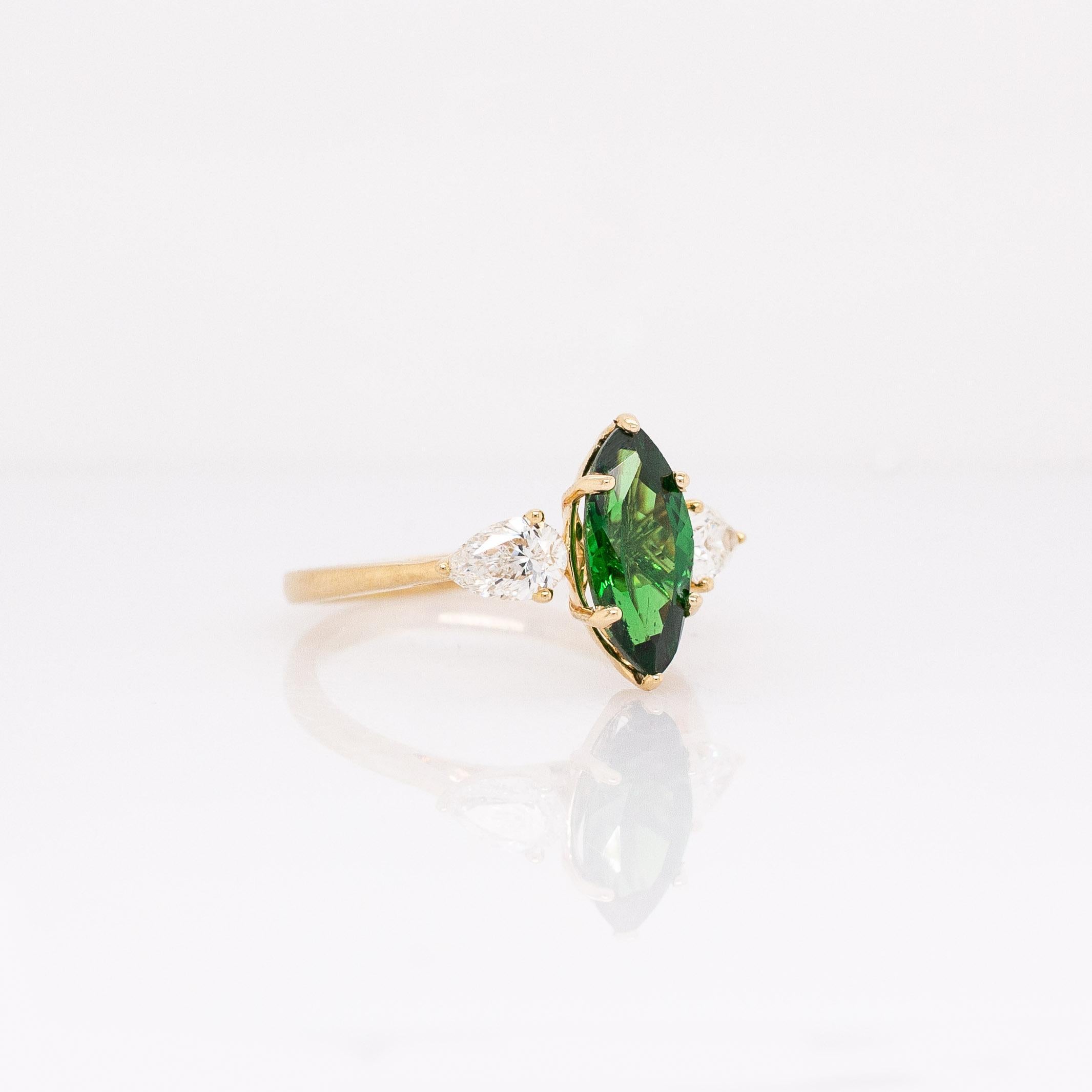Taglio marquise Anello con tsavorite nord-sud da 1,55 carati e diamanti naturali: Oro massiccio 14k, 11x5mm in vendita