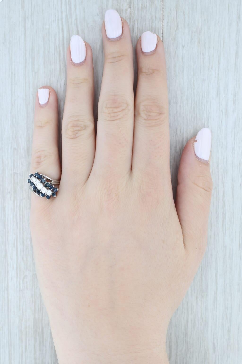 1.55ctw Anillo de Diamantes Zafiro Azul en Gradas Oro Blanco 14k Talla 6.25 Cocktail en venta 3