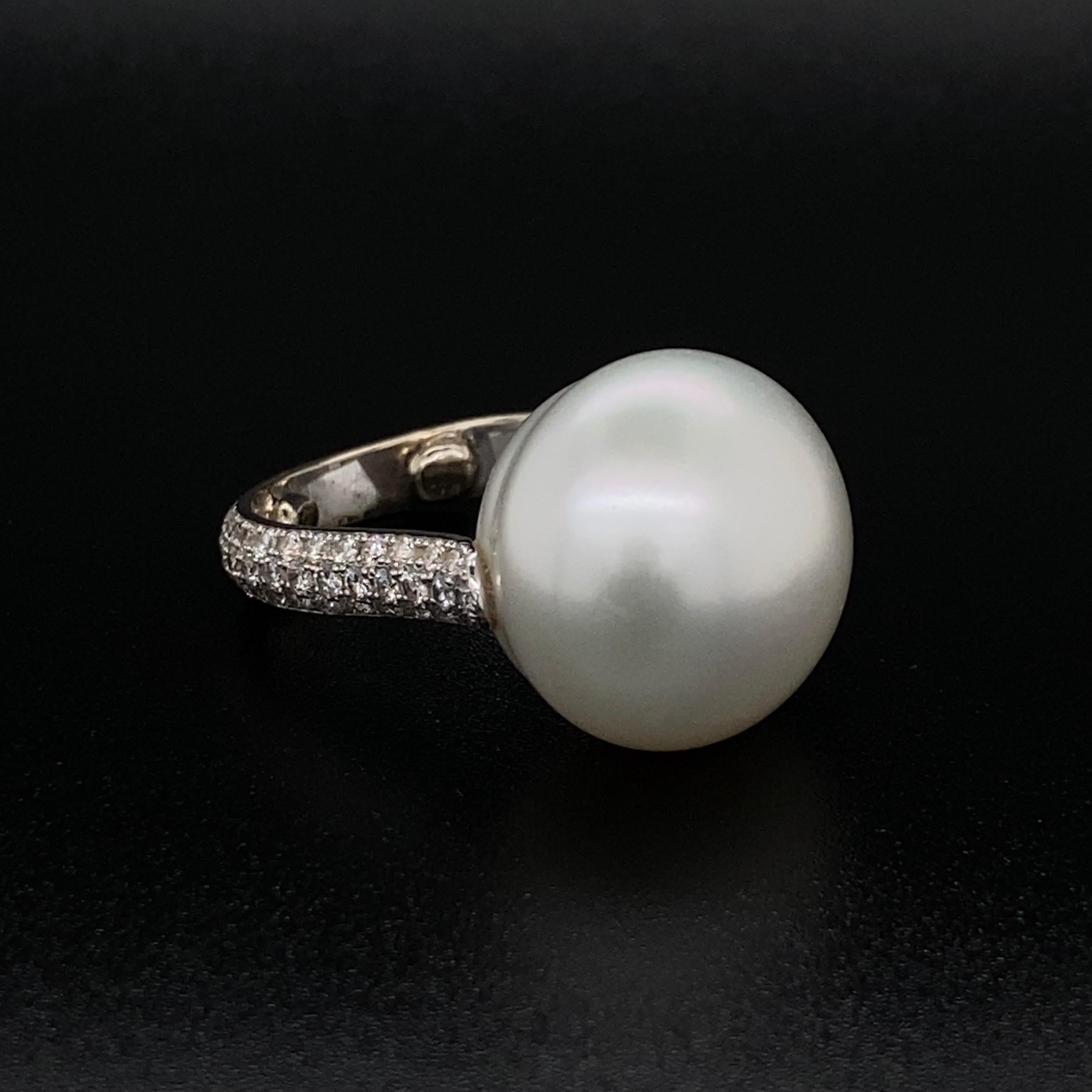Südseeperlen- und Diamant-Goldring Nachlass-Schmuck (Moderne) im Angebot
