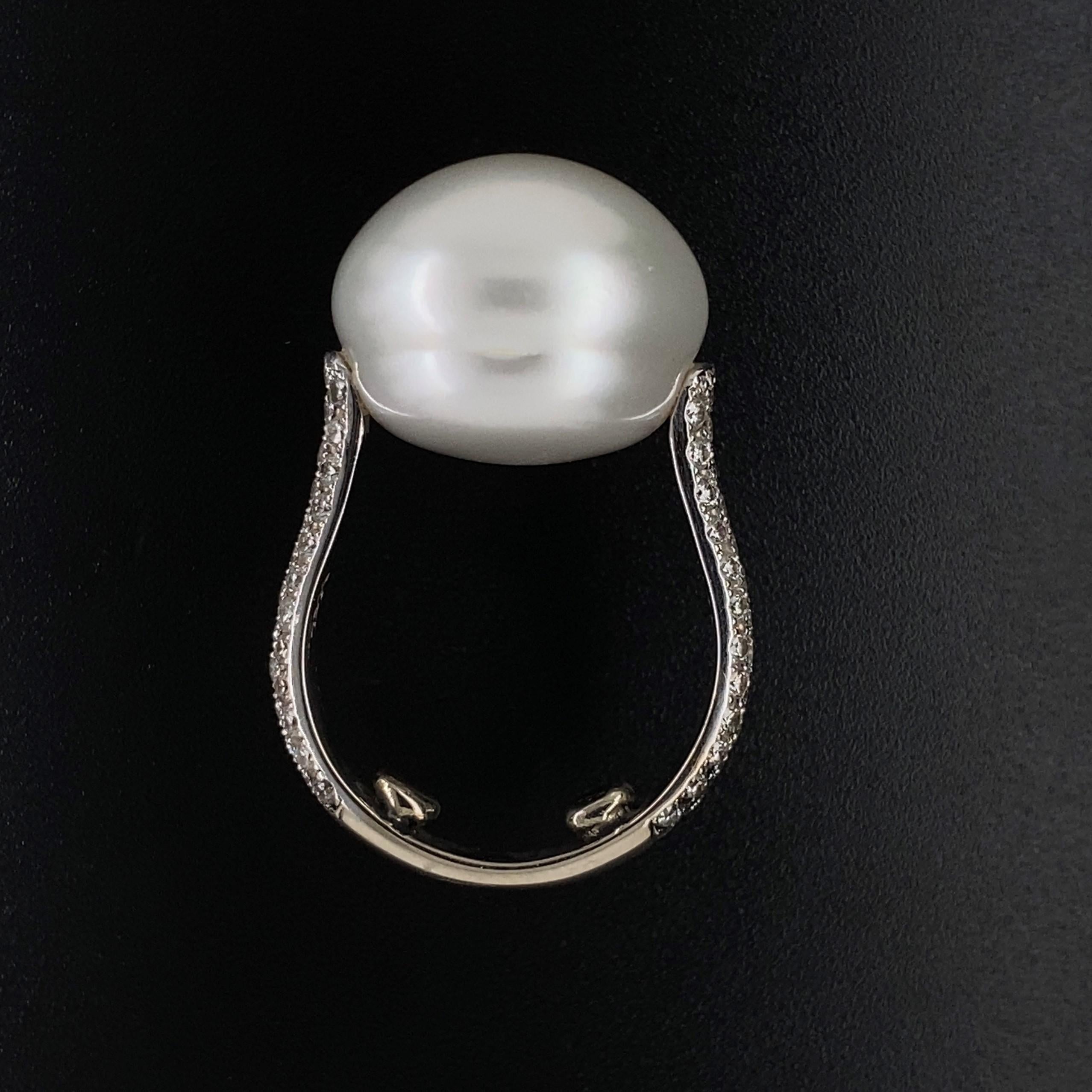 Modern South Sea Pearl and Diamond Gold Ring Estate Fine Jewelry For Sale