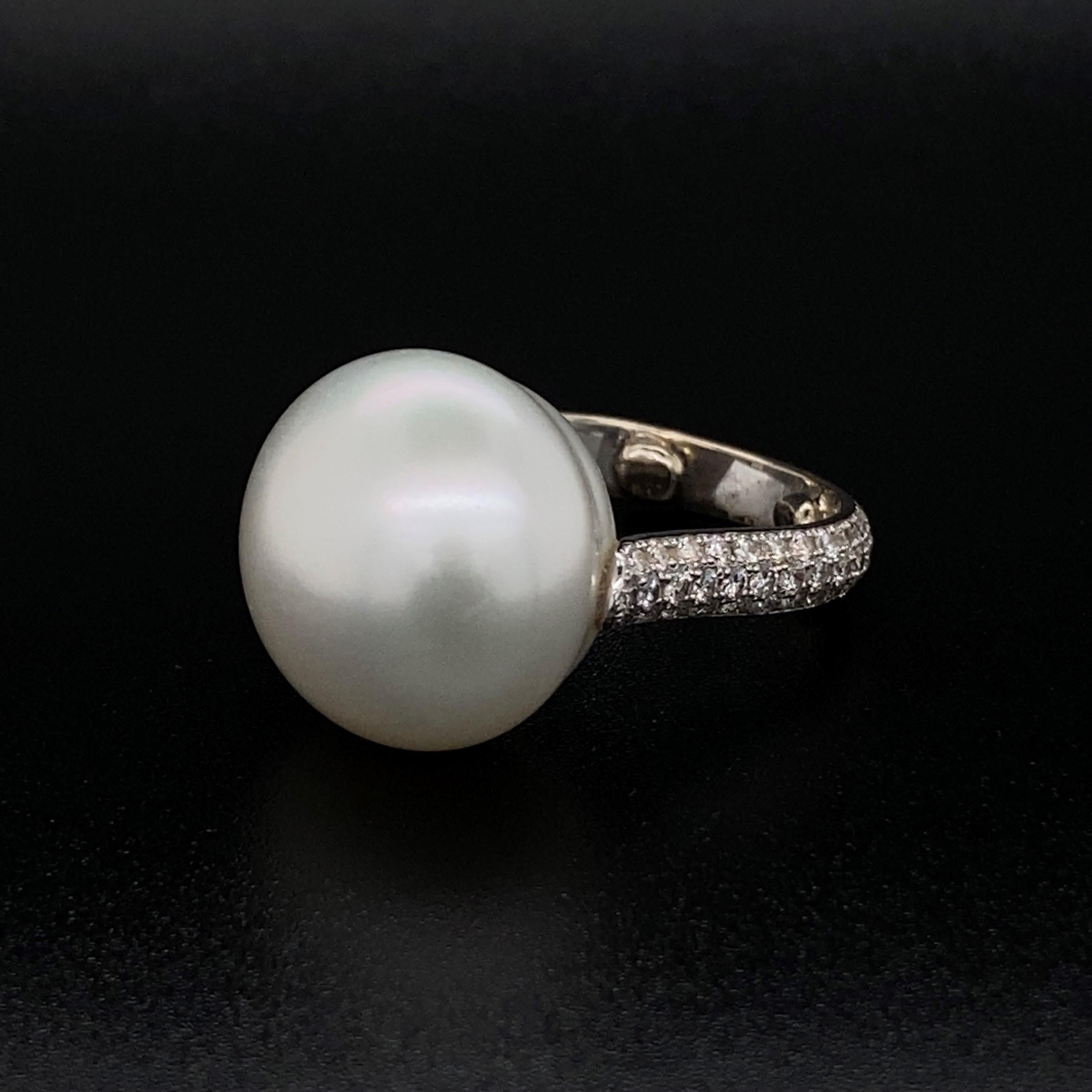 Brilliant Cut South Sea Pearl and Diamond Gold Ring Estate Fine Jewelry For Sale