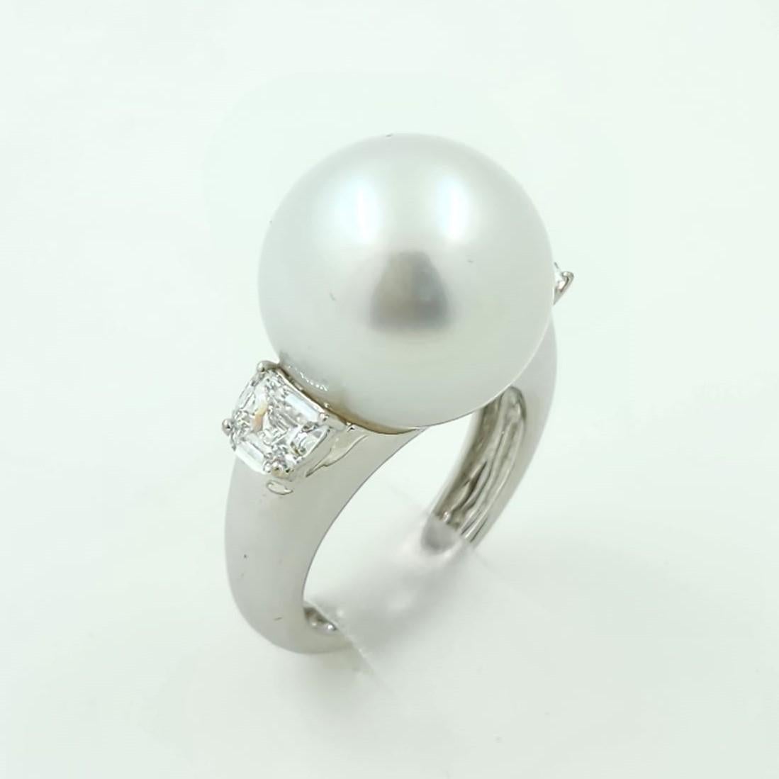 This exquisite piece of jewelry is a statement of luxury and refinement. The ring features a prominent white South Sea pearl, measuring a substantial 15.5mm, which is a size that denotes a high-quality gem. South Sea pearls are among the most