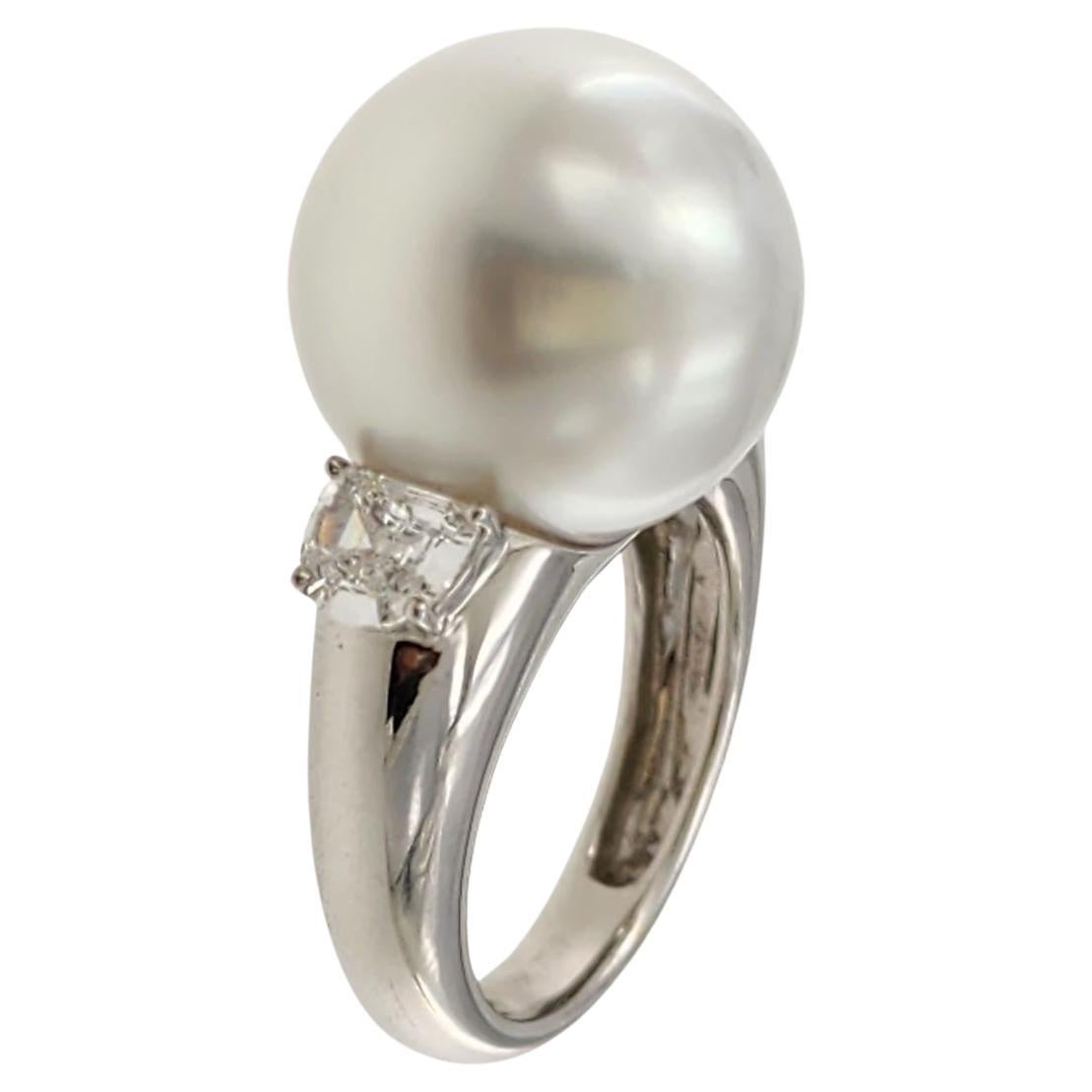 Anillo de diamantes con perla blanca del Mar del Sur de 15,5 mm en oro blanco de 18 quilates