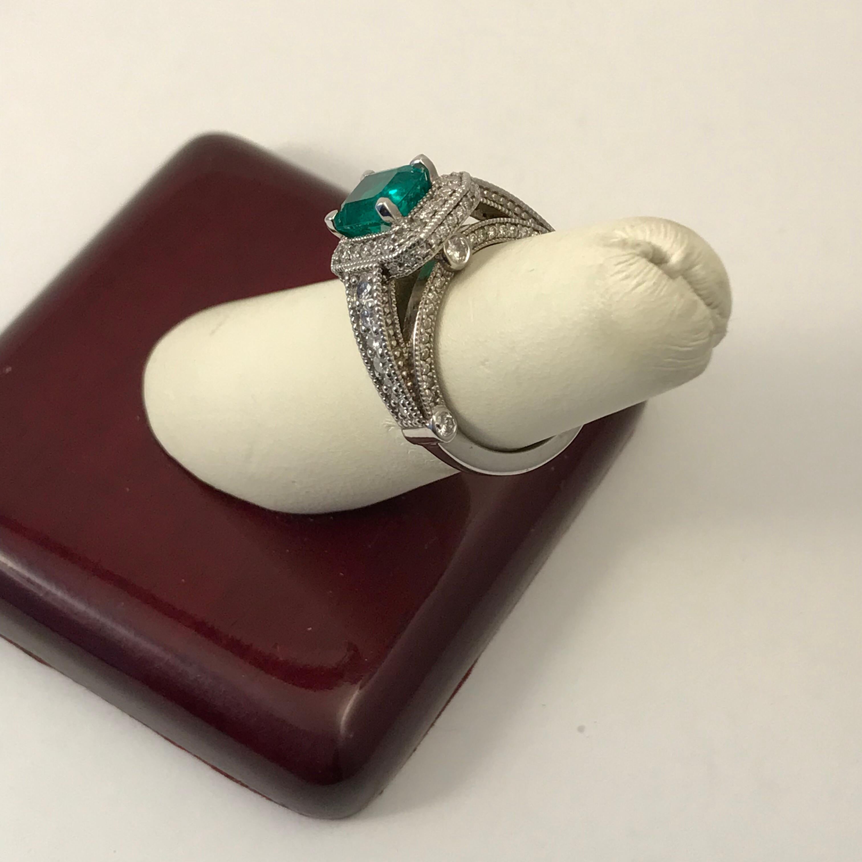 1.56 Carat Colombian Emerald Cocktail Ring Set in 14 Karat White Gold For Sale 5