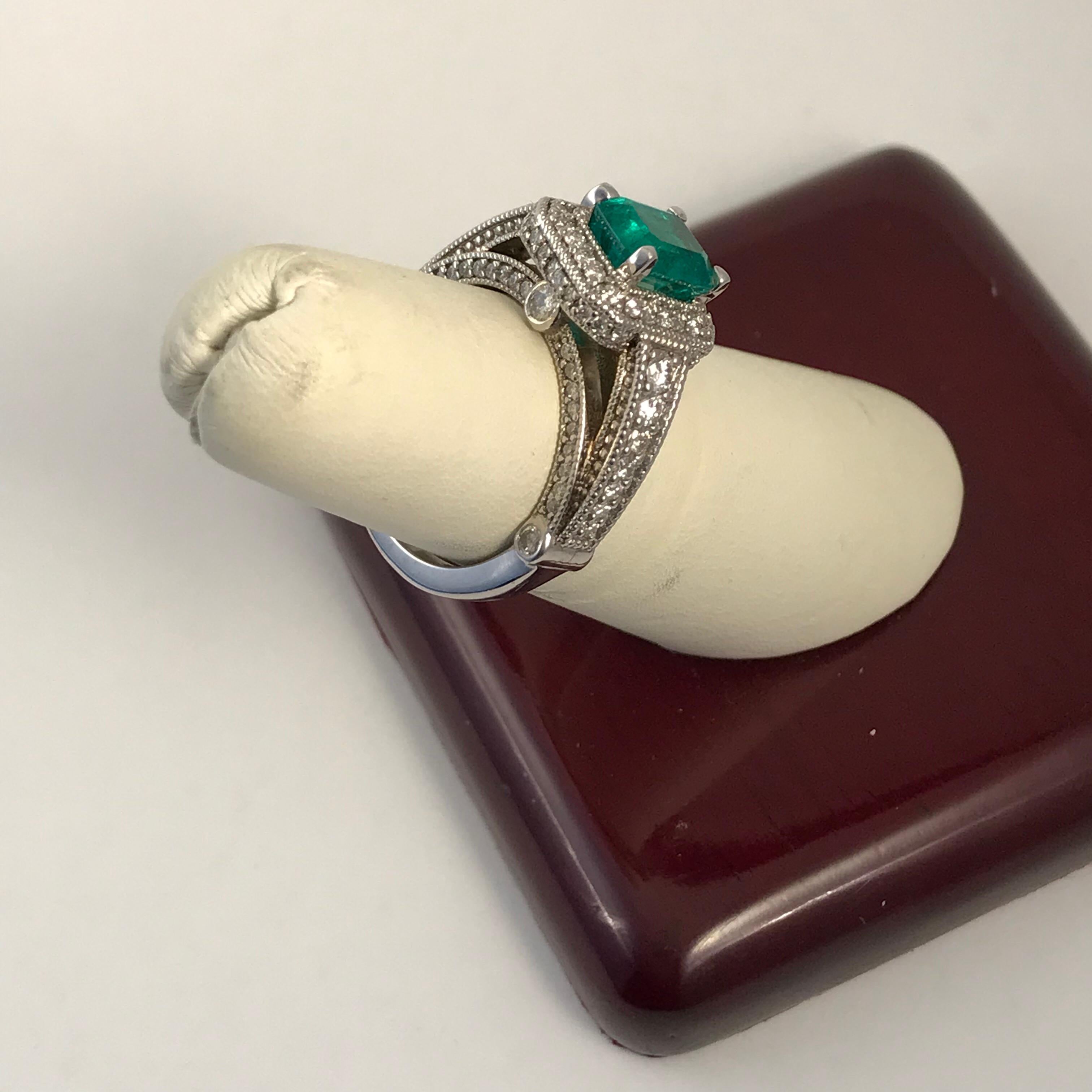 1.56 Carat Colombian Emerald Cocktail Ring Set in 14 Karat White Gold For Sale 6