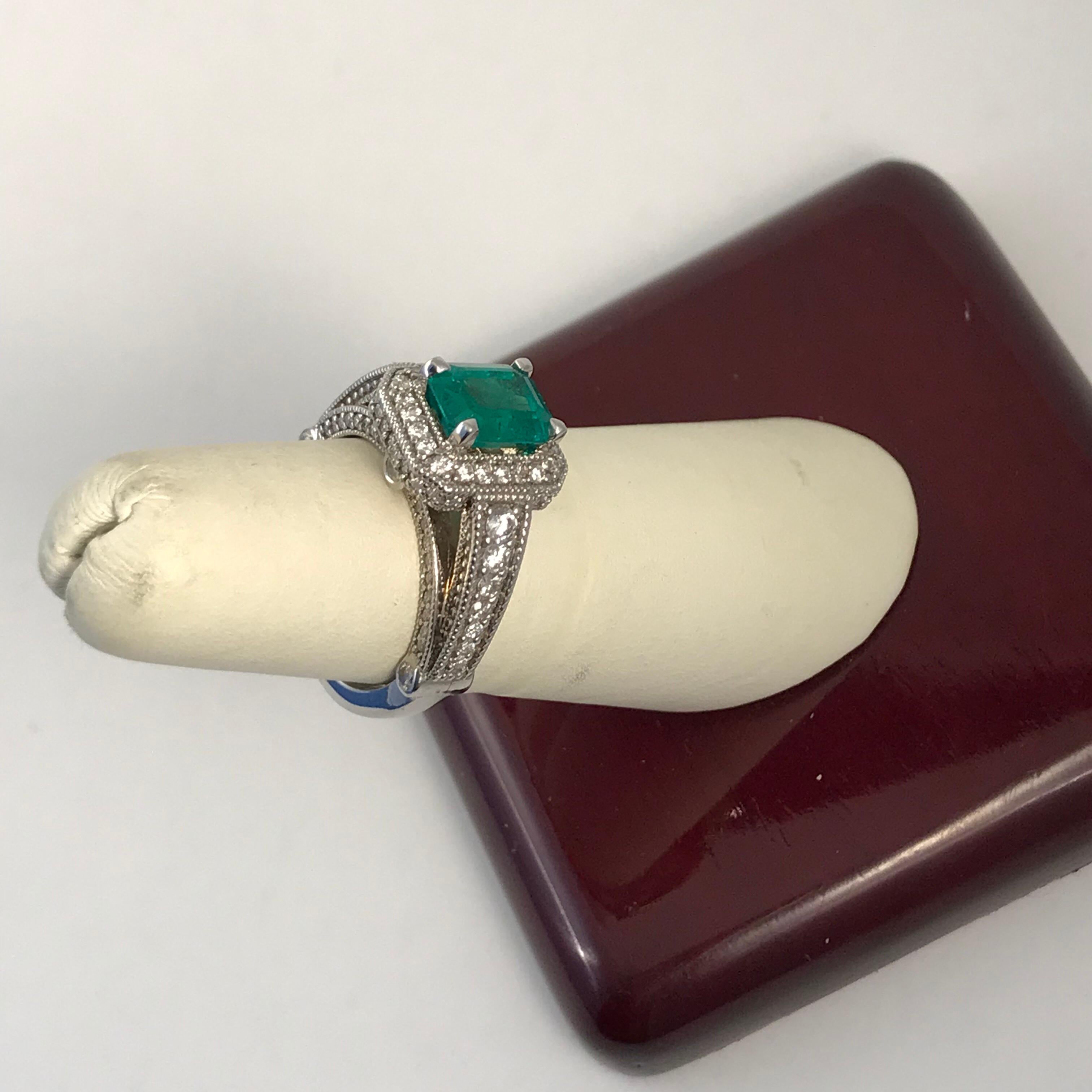 1.56 Carat Colombian Emerald Cocktail Ring Set in 14 Karat White Gold For Sale 8