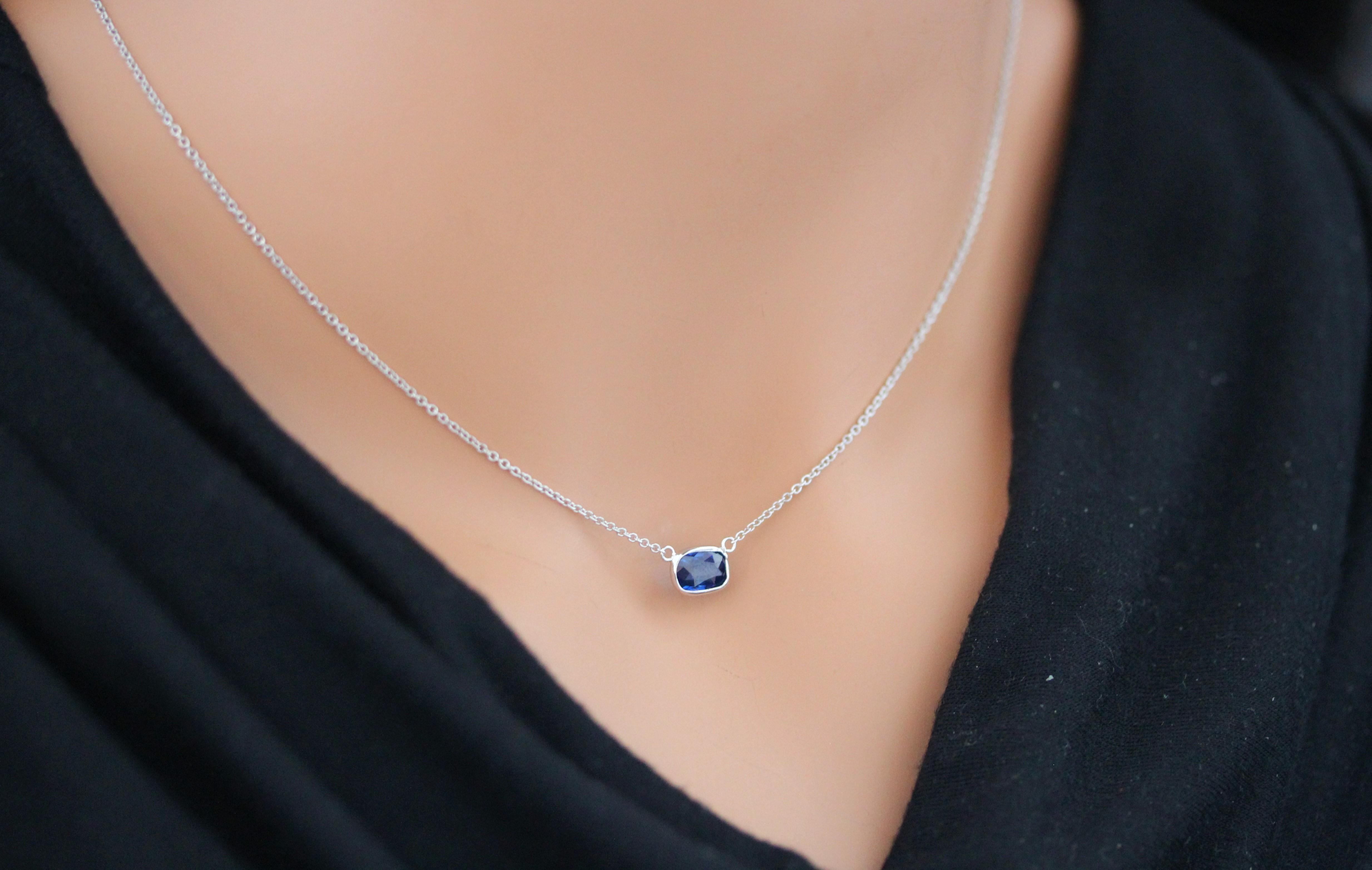 Cushion Cut 1.56 Carat Cushion Sapphire Blue Fashion Necklaces In 14k White Gold For Sale