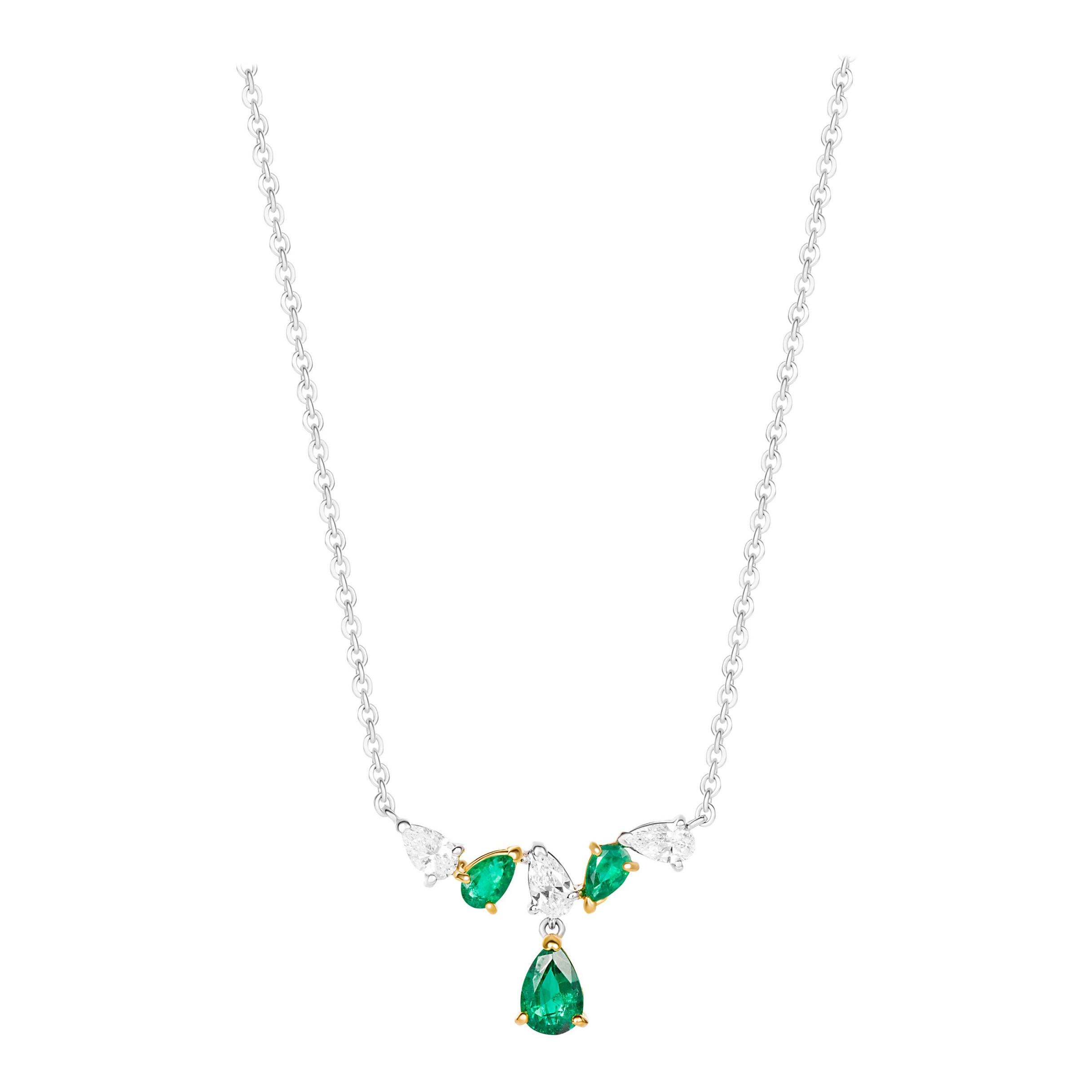 1,56 Karat Smaragd-Diamant-Halskette mit birnenförmigem Tropfenanhänger aus 18 Karat Gold im Angebot
