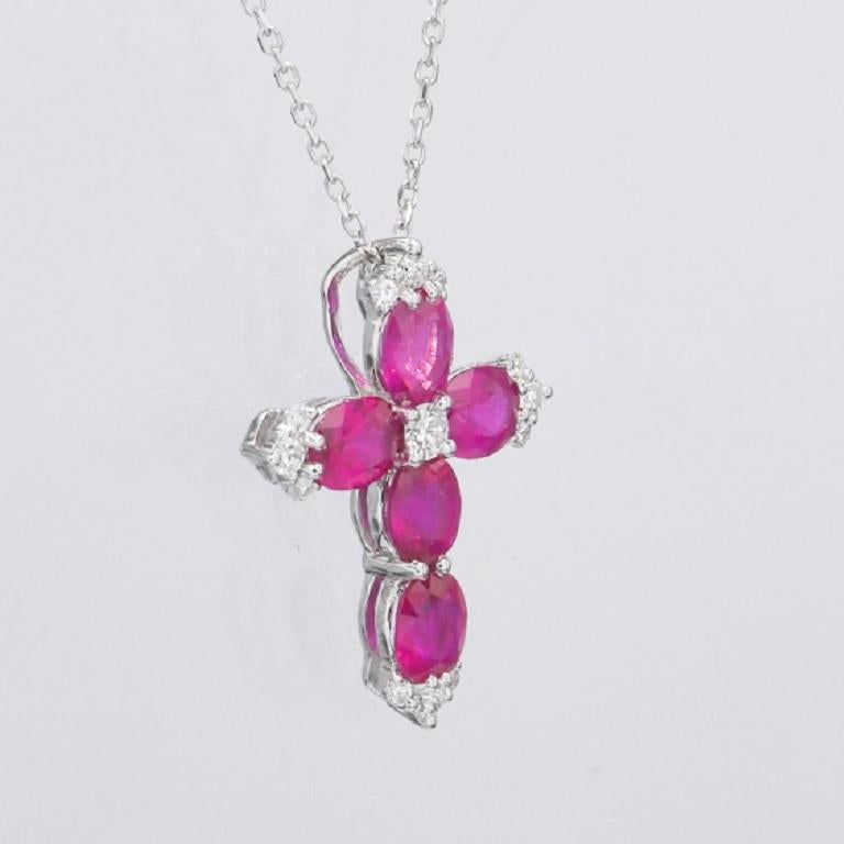 Taille ovale Pendentif croix en rubis birman fin de 1,56 carat et diamant de 0,15 carat en 18W Ref2404 en vente