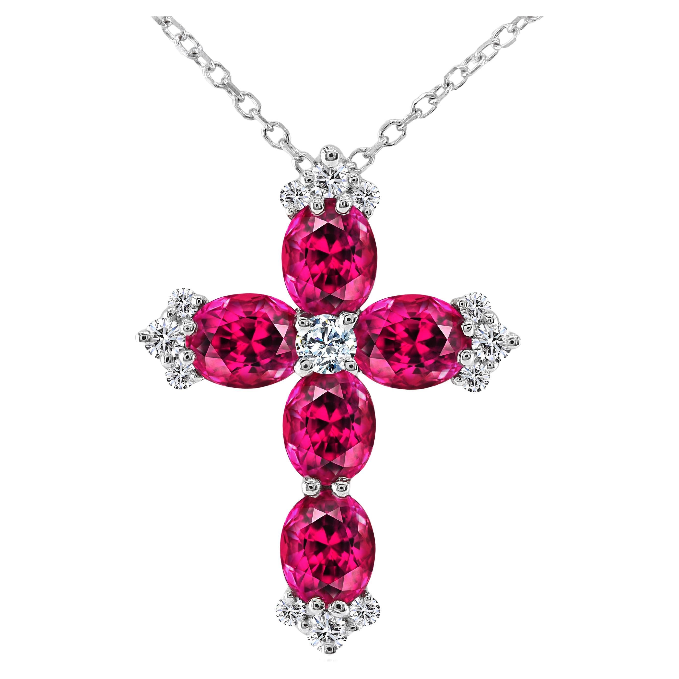 Pendentif croix en rubis birman fin de 1,56 carat et diamant de 0,15 carat en 18W Ref2404 en vente