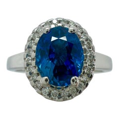1,56 Karat Feiner Vivid Blauer Ceylon Saphir und Diamant 18k Weißgold Halo Ring