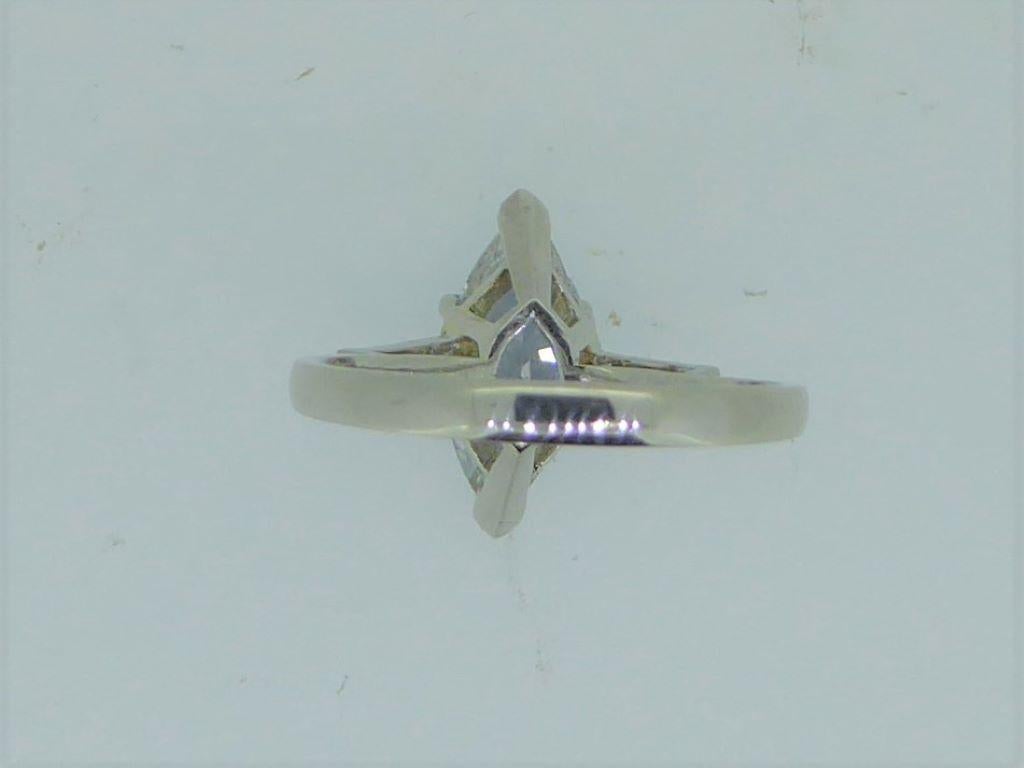 1.56 Carat Marquise Diamond and Platinum Solitaire Ring In Excellent Condition For Sale In London, GB