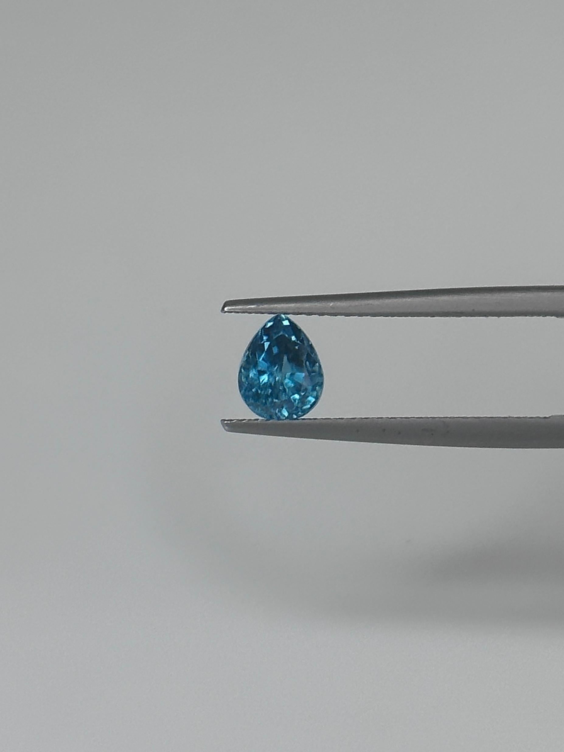 Sparkling Pear-cut Sky Blue Zircon

This 1.56 carat Blue Zircon has an impressive fire and a pure light blue color. Giving it the 
