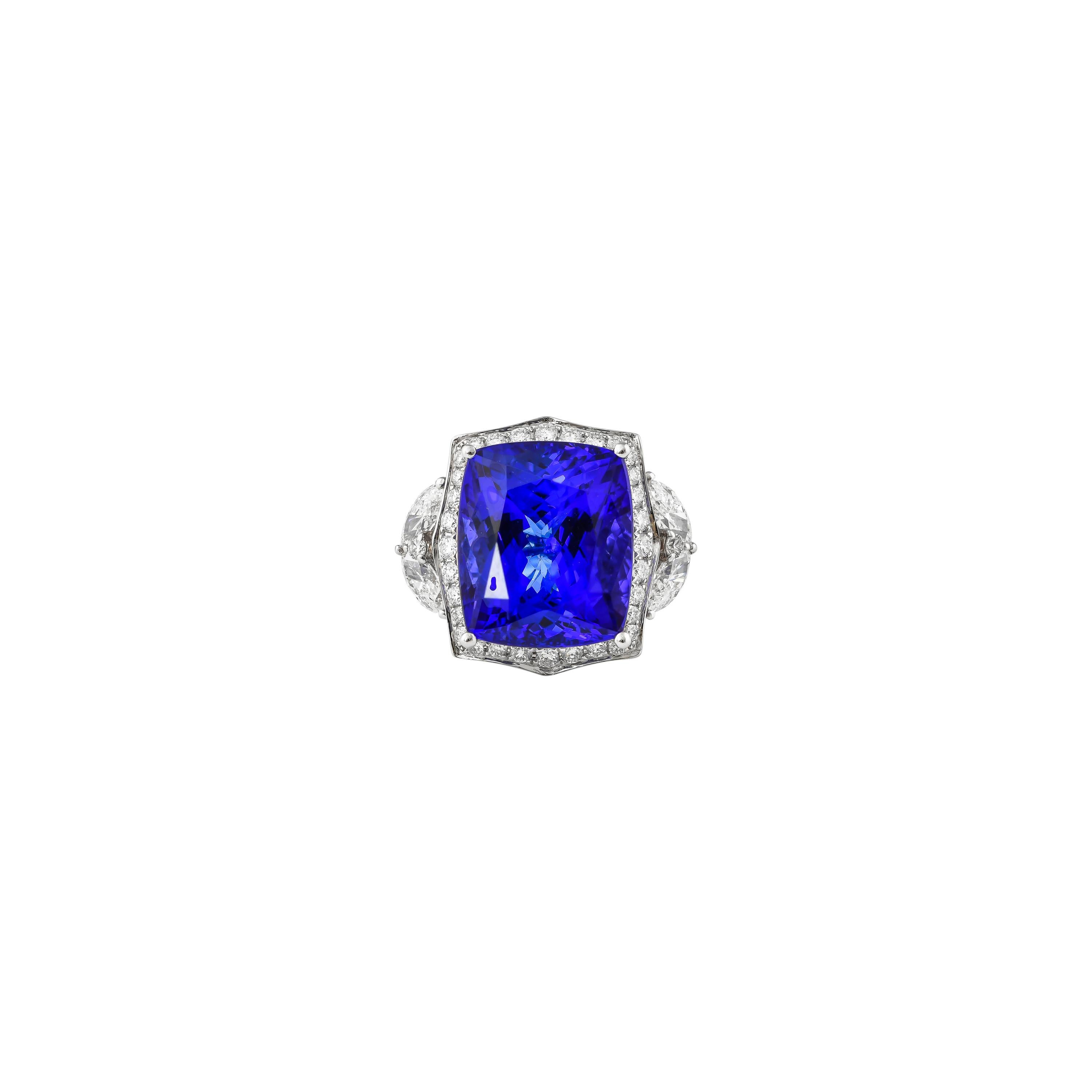 15.6 Carat Tanzanite and White Diamond Ring in 18 Karat White Gold In New Condition For Sale In Hong Kong, HK