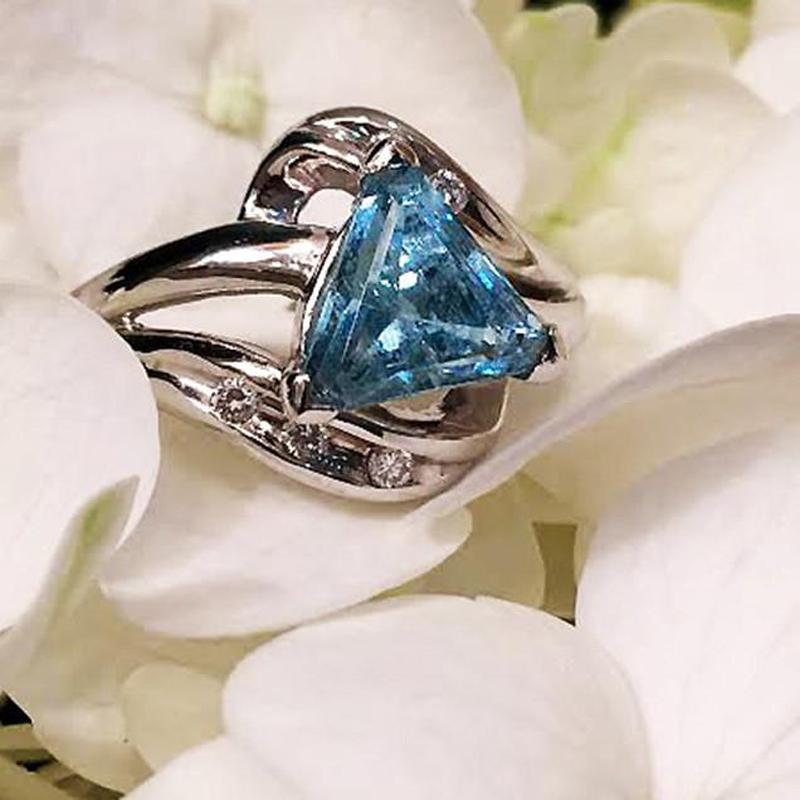 Trillion Cut 1.56 Carat Triangular Aquamarine Ring