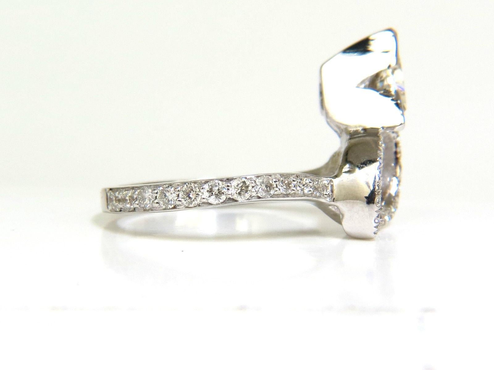 1.56 Karat Trilliant Diamant Crossover Ring Moderne Ära 14 Karat im Angebot 2