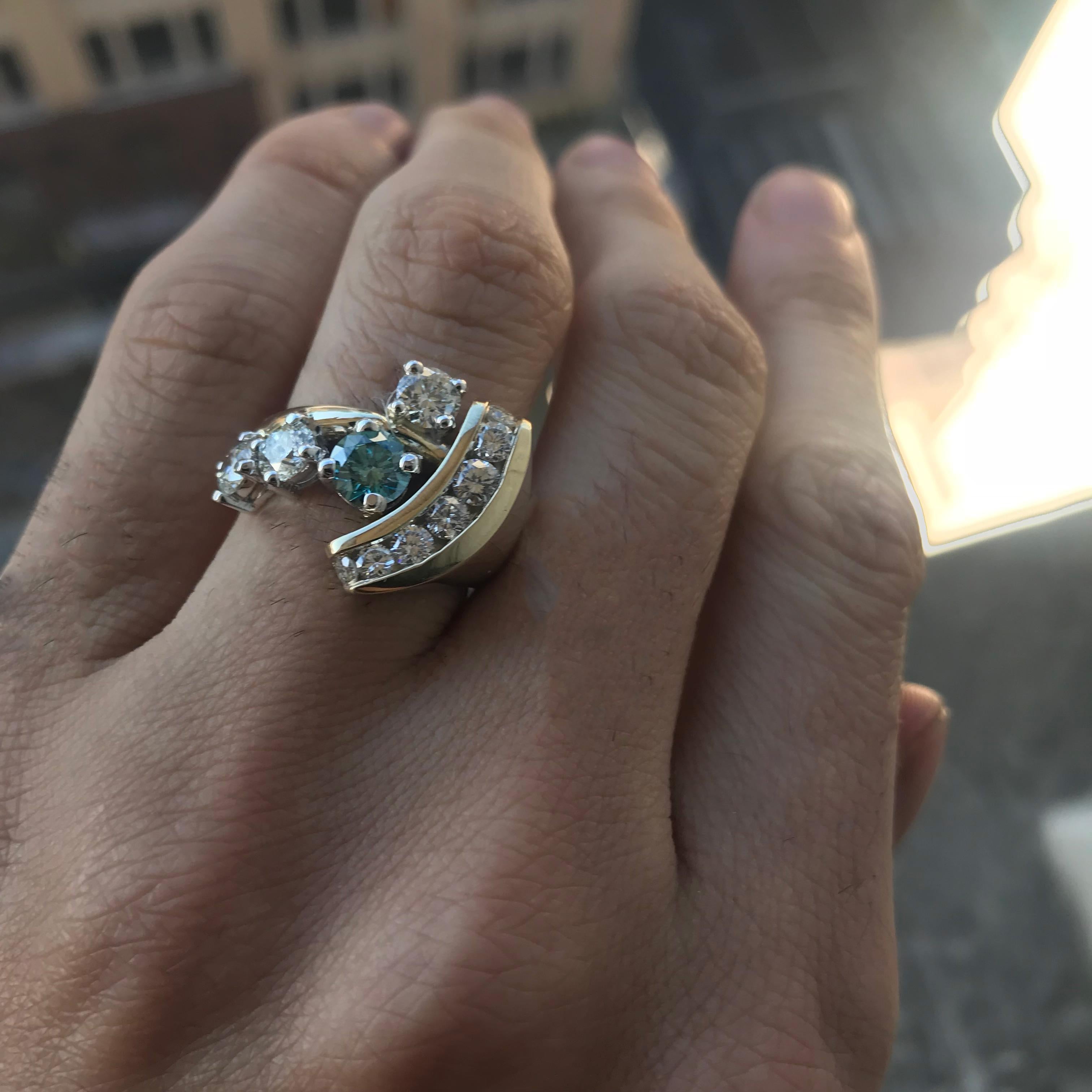 1,56 Karat TW Blauer und weißer Diamantring 14 Karat Gold (Moderne) im Angebot