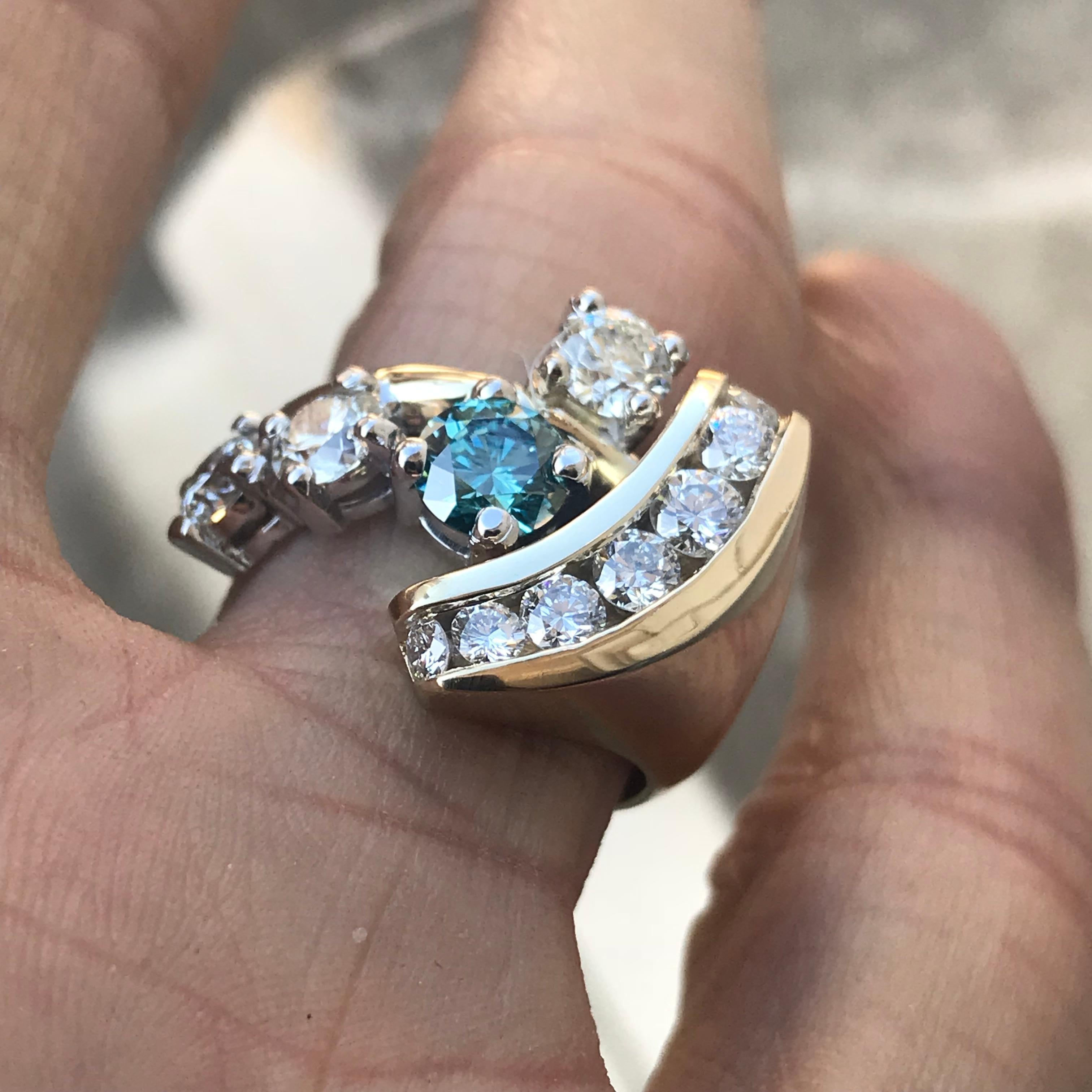 1,56 Karat TW Blauer und weißer Diamantring 14 Karat Gold (Rundschliff) im Angebot