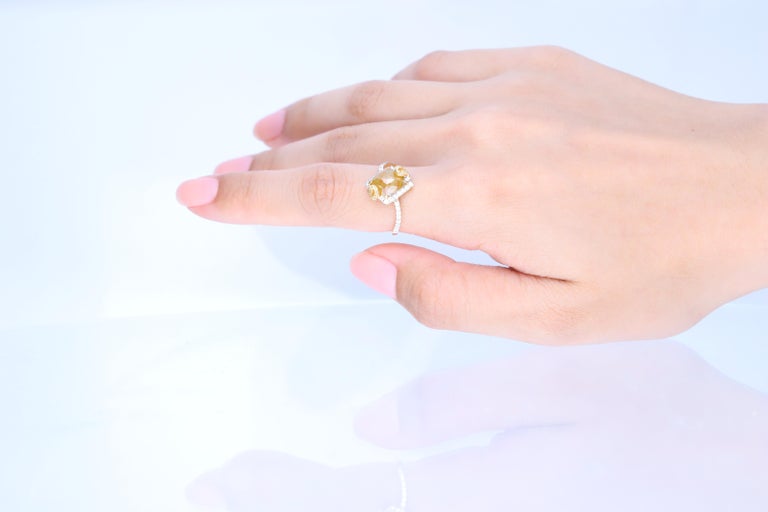 1.56 Carat Yellow Diamond With RoundCut White Diamond 18K Yellow Gold