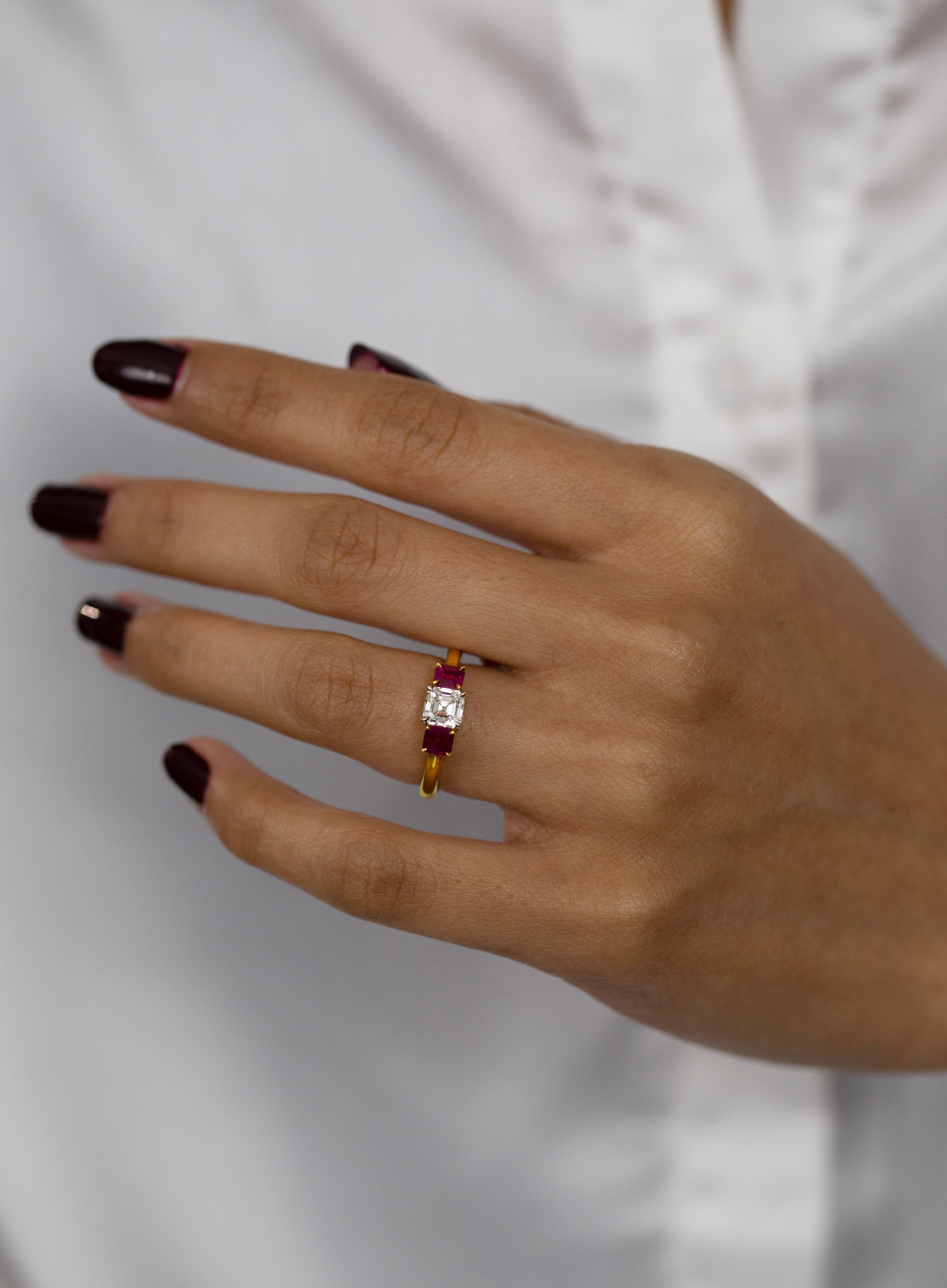Taille Asscher Bague de fiançailles à trois pierres en diamants et rubis taille Asscher de 1,56 carat au total en vente