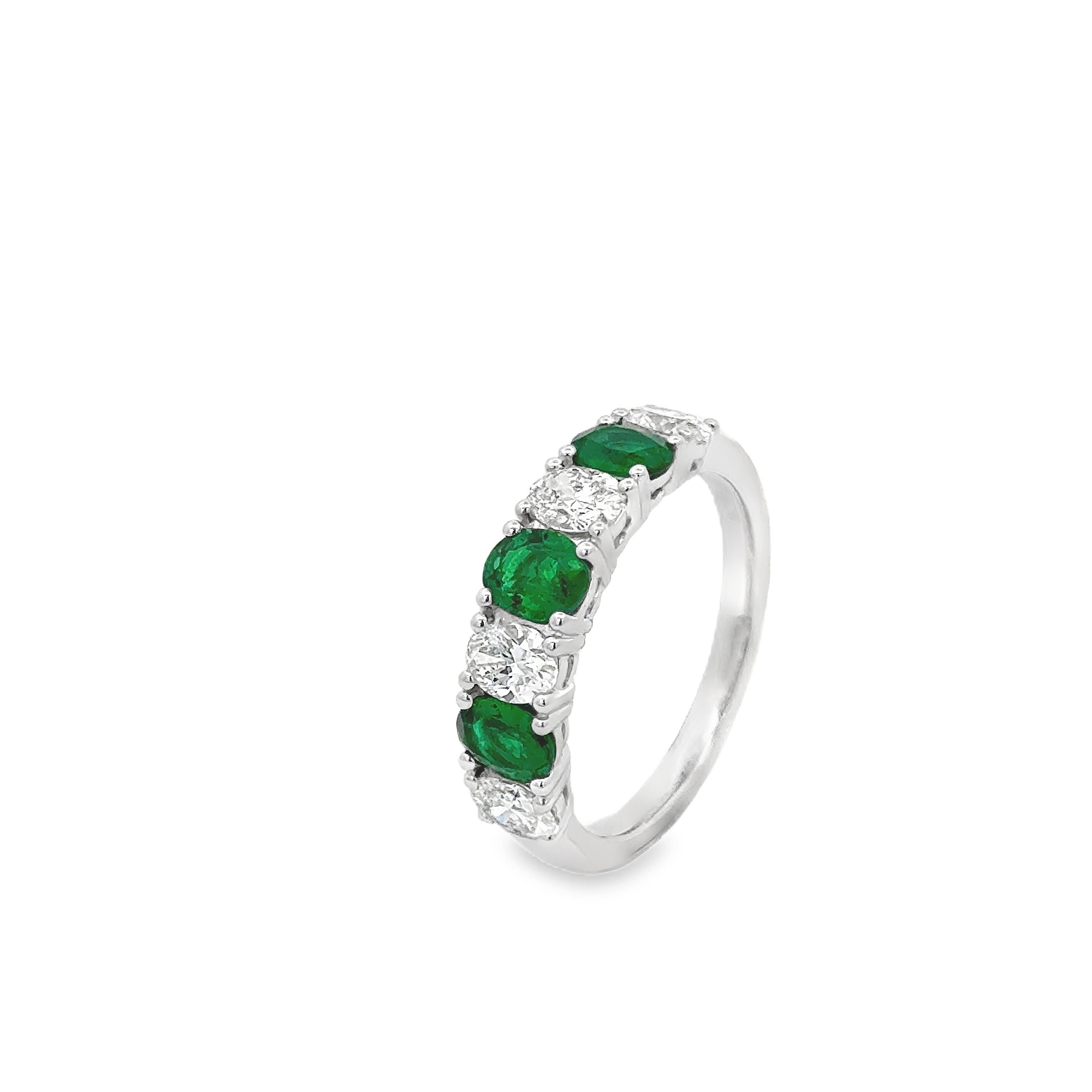 Contemporary Roman Malakov 1.56 Carats Total Oval Cut Diamond & Emerald Seven-Stone Band Ring For Sale
