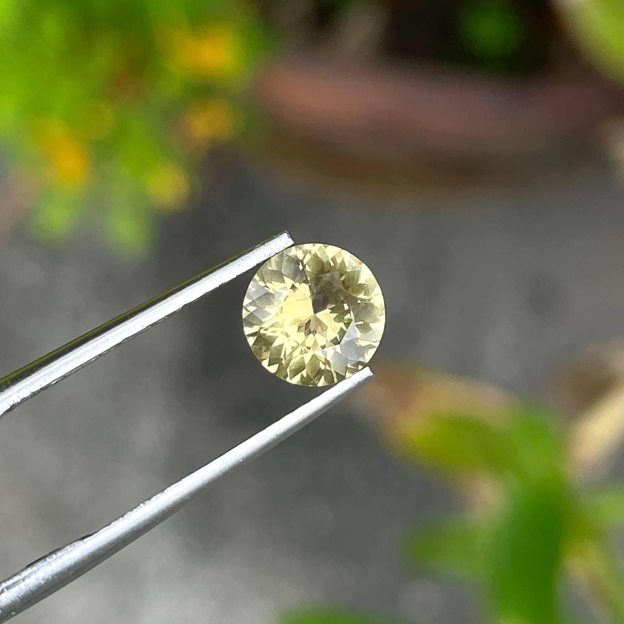 Moderne Pierre précieuse naturelle du Sri Lanka jaune chrysobéryl taille ronde 1,56 carat en vente