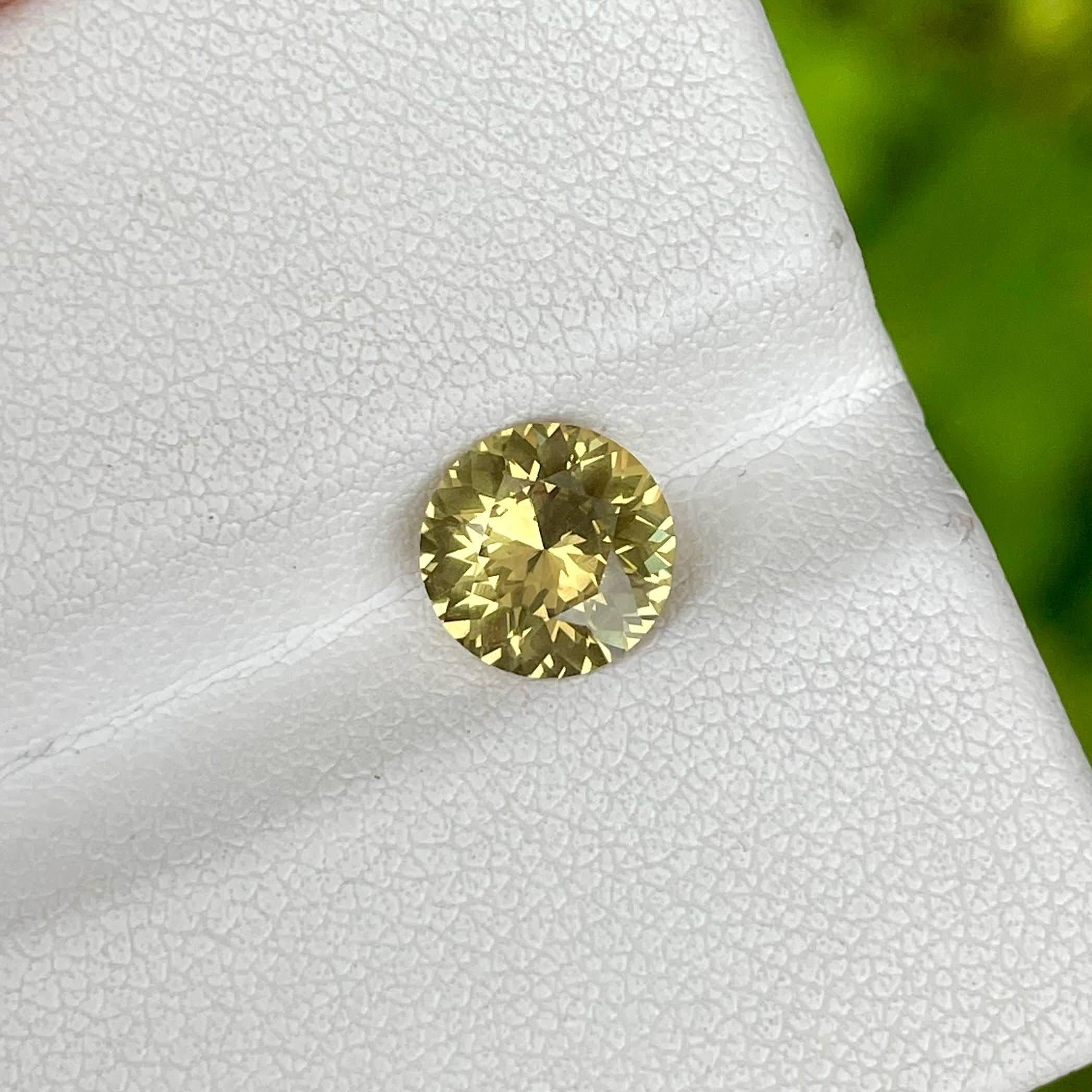 Taille ronde Pierre précieuse naturelle du Sri Lanka jaune chrysobéryl taille ronde 1,56 carat en vente