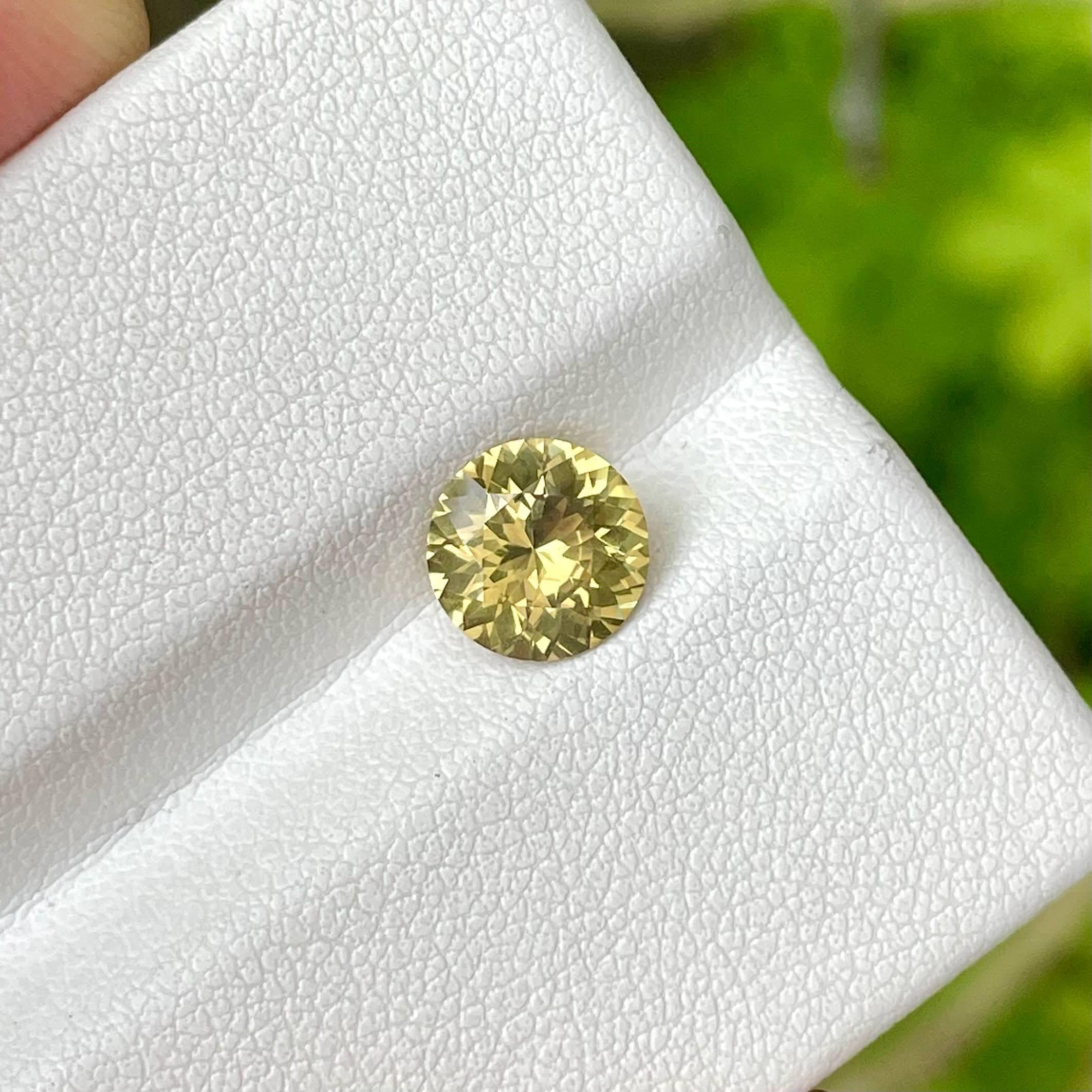 Pierre précieuse naturelle du Sri Lanka jaune chrysobéryl taille ronde 1,56 carat Unisexe en vente