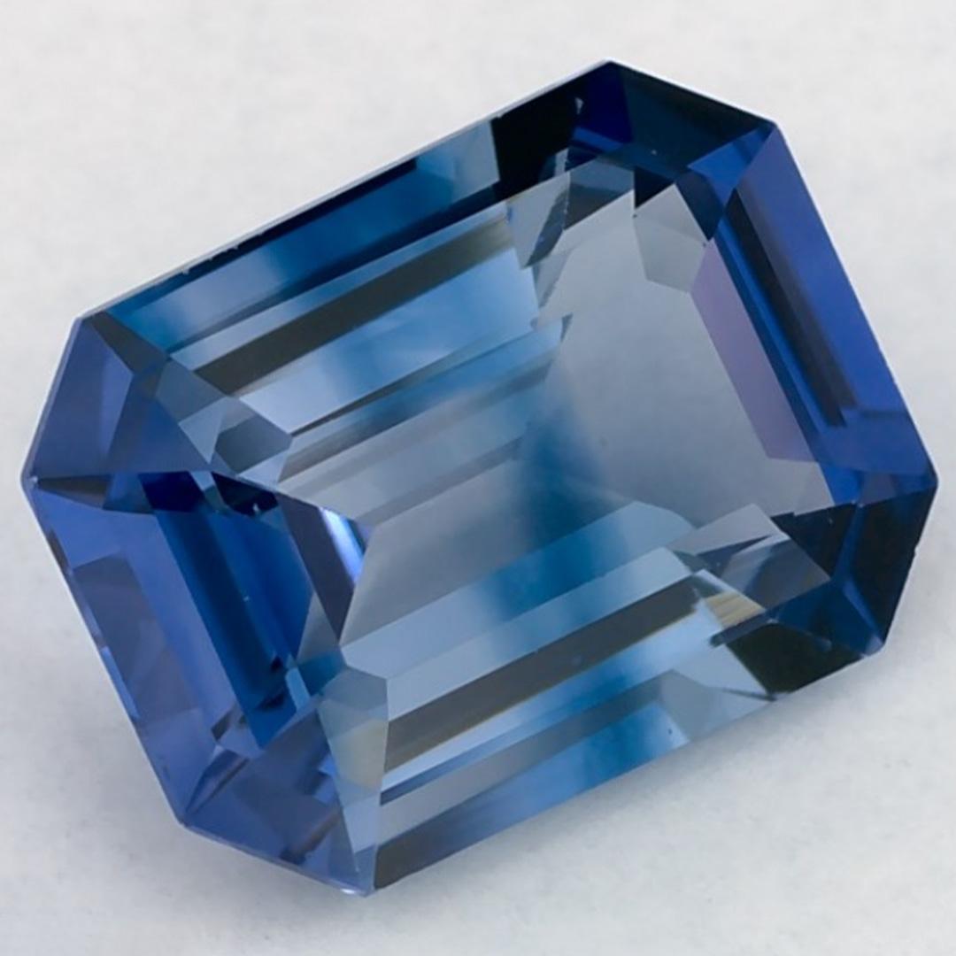 Questo zaffiro blu naturale offre eleganza e raffinatezza. Con la sua ricca saturazione del colore e il taglio preciso, è il centro perfetto per un anello di fidanzamento o un design di gioielli di lusso.

Questo zaffiro proviene dallo Sri Lanka