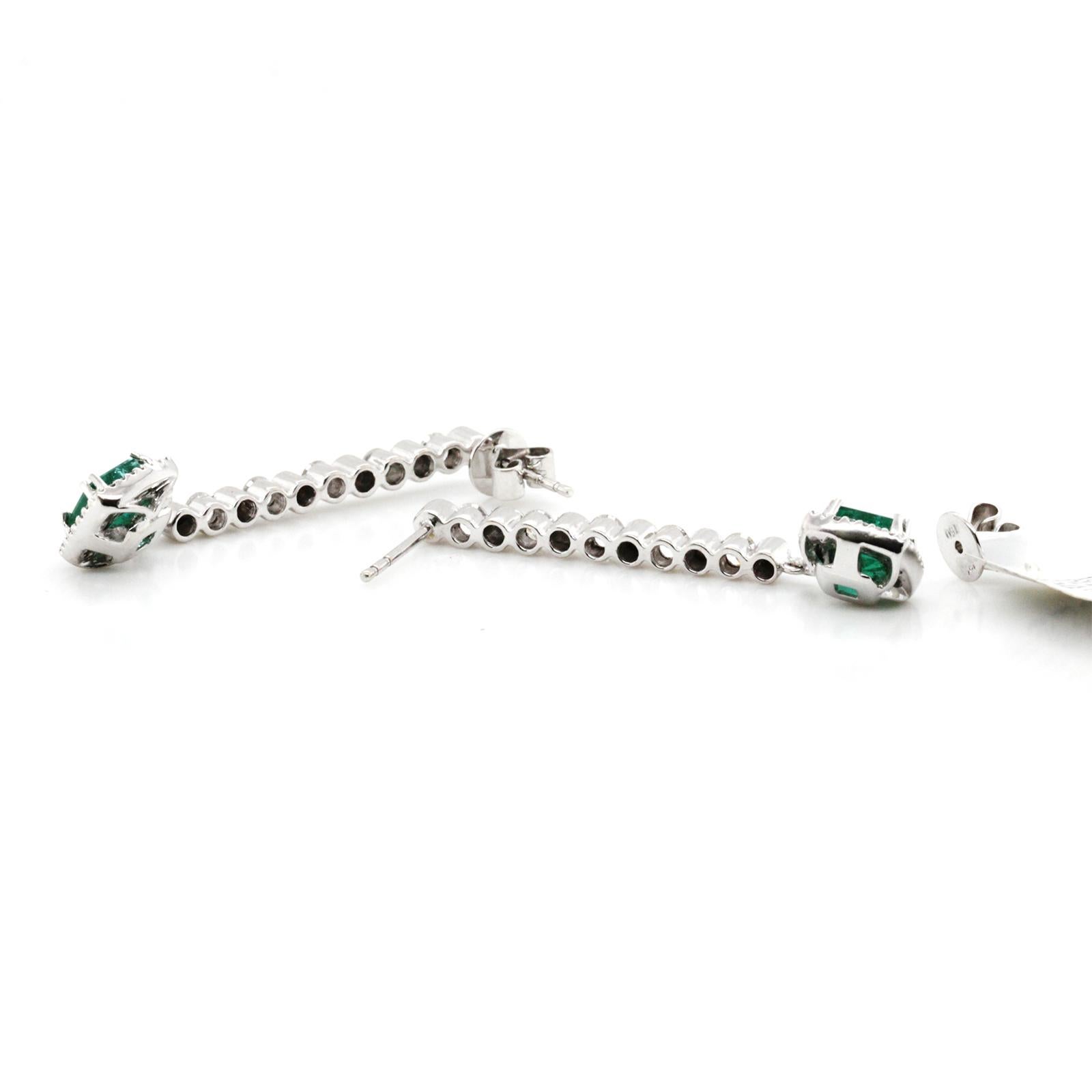 Round Cut 1.56 Carat Colombian Emerald and 1.15 Carat Diamonds 18 Karat Gold Drop Earrings For Sale